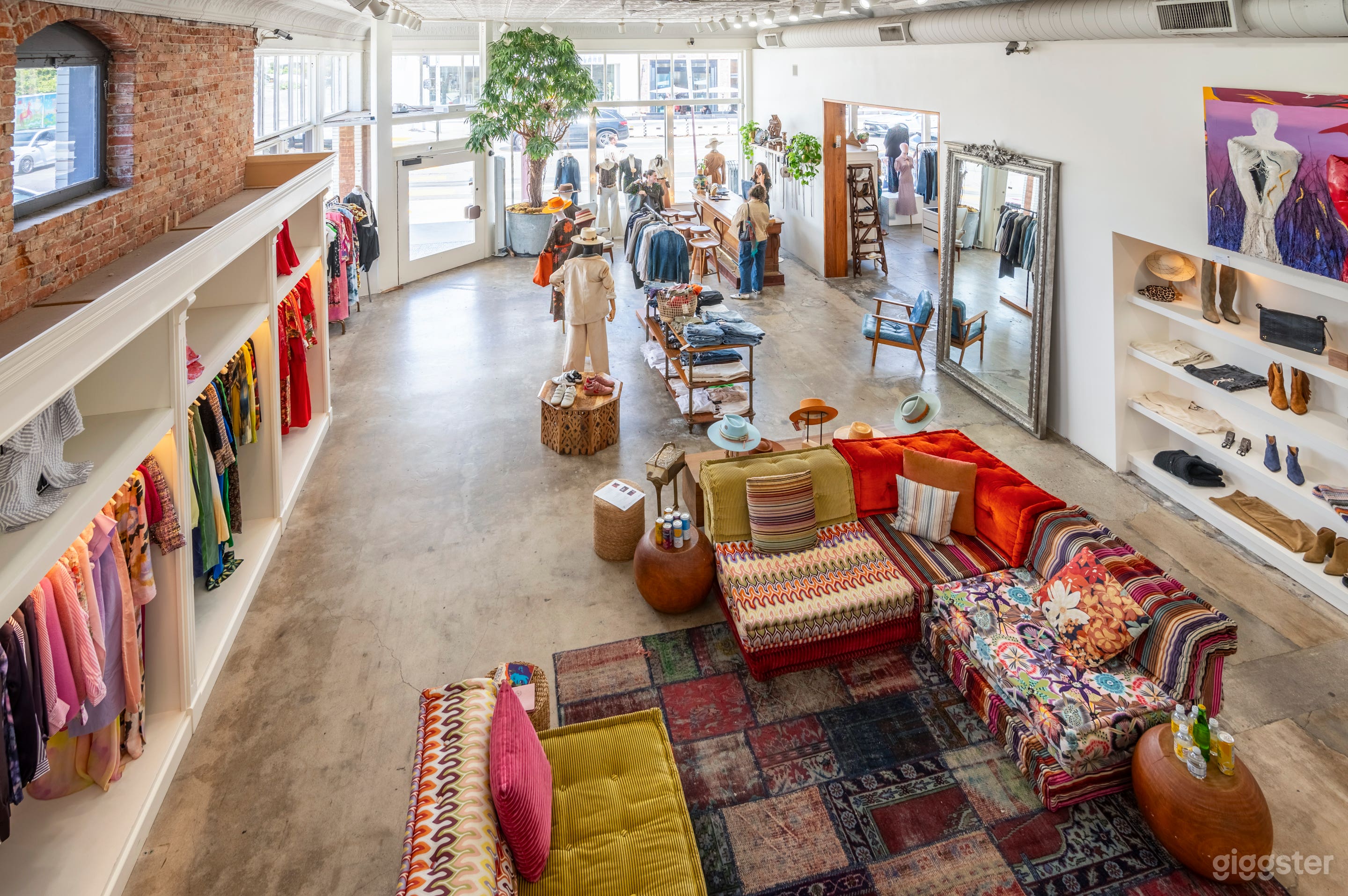 Venice Fashion Concept Store with Cinematic Edge Photo 2