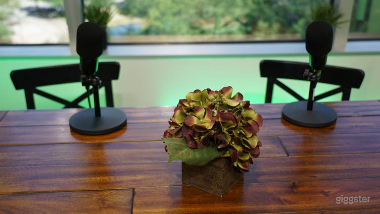  Awesome Podcast Studio 