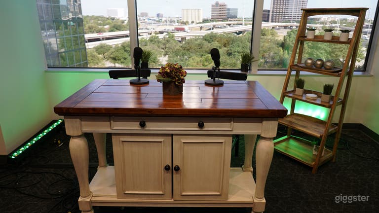  Awesome Podcast Studio 