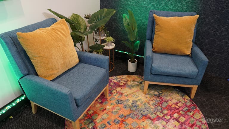  Awesome Podcast Studio 