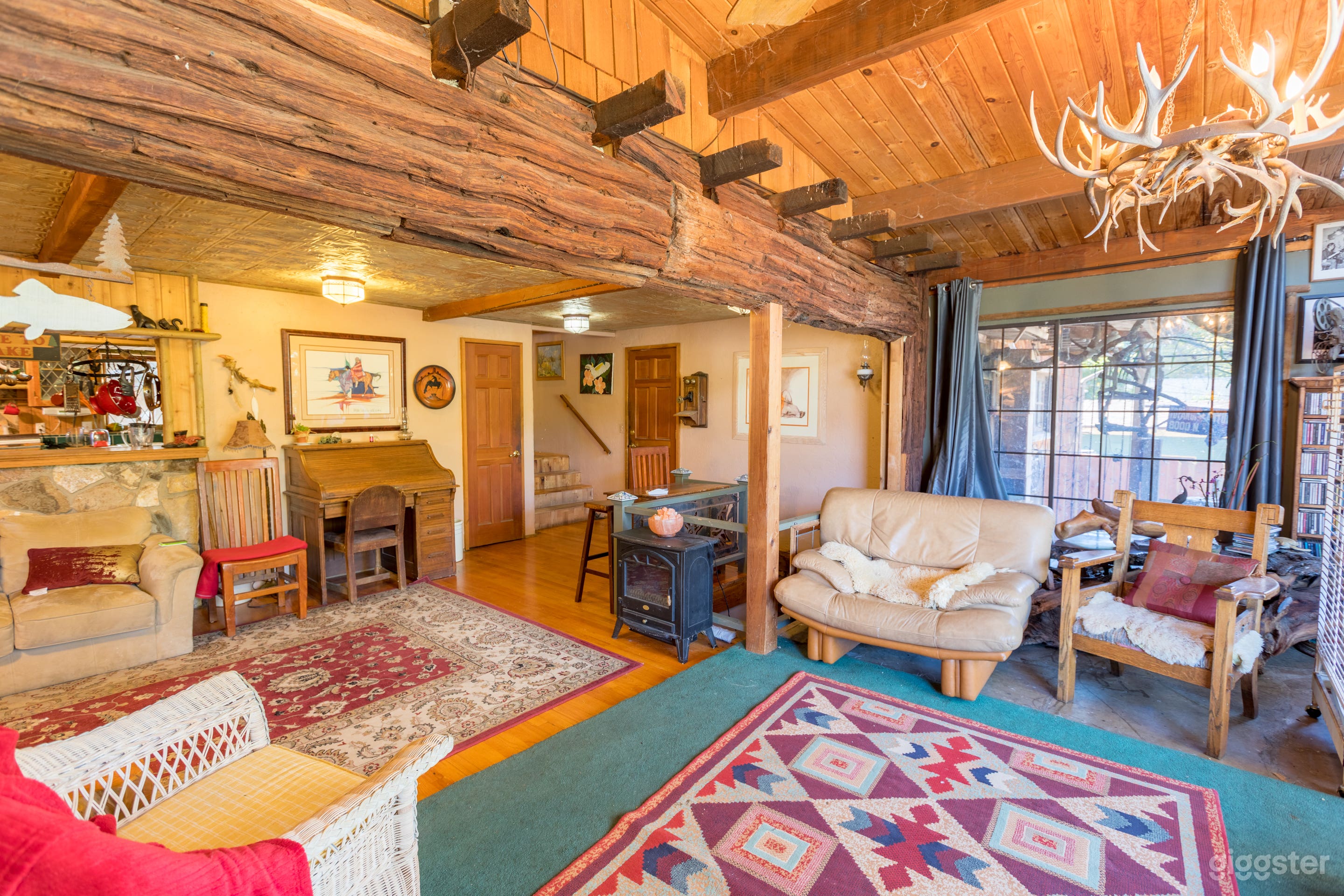 Rustic Lake House Photo 3