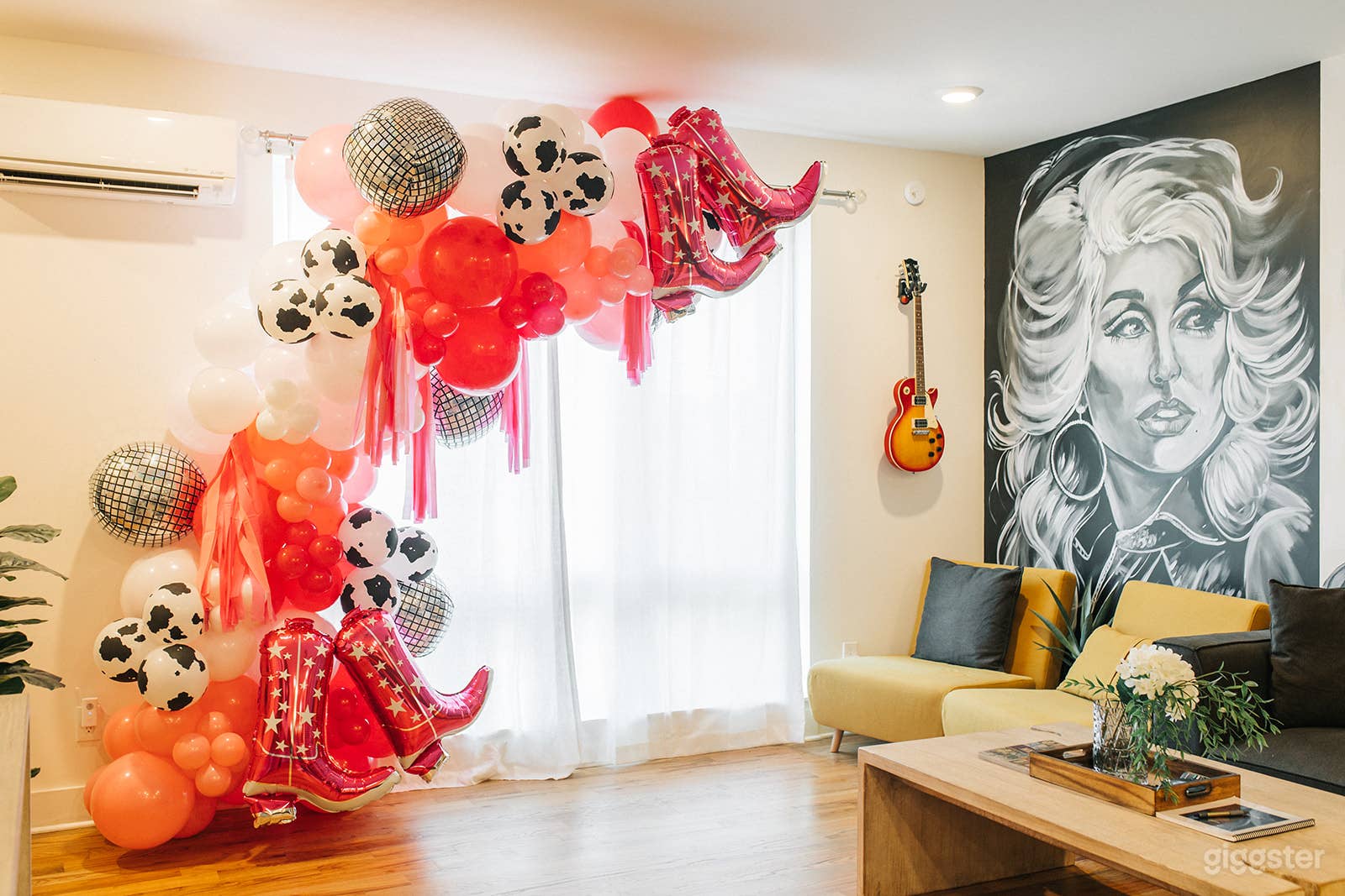 Unique and Modern Townhome | Film Ready Photo 4