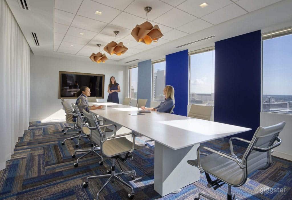 Downtown Tampa Hub for Meetings, Events, and More! Photo 2