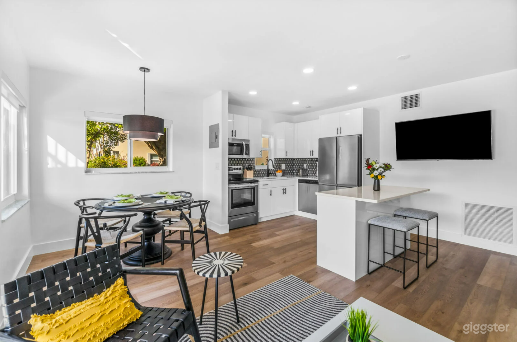 #261 Apt1 Ground Lvl Apartment Walk to the Beach  Photo 3