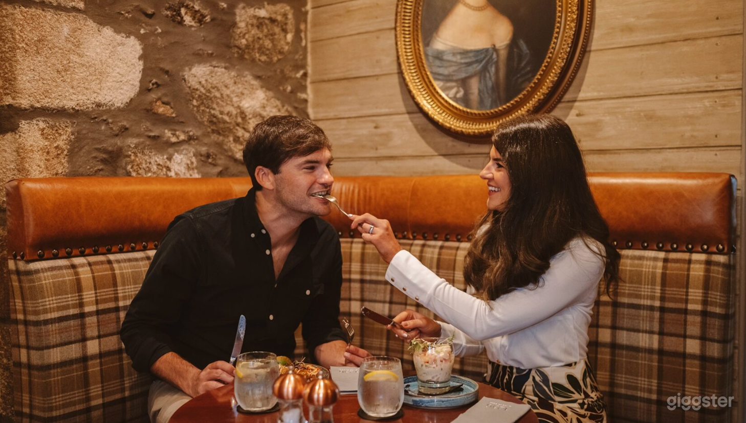 Historical Cave Bar for Parties Photo 3