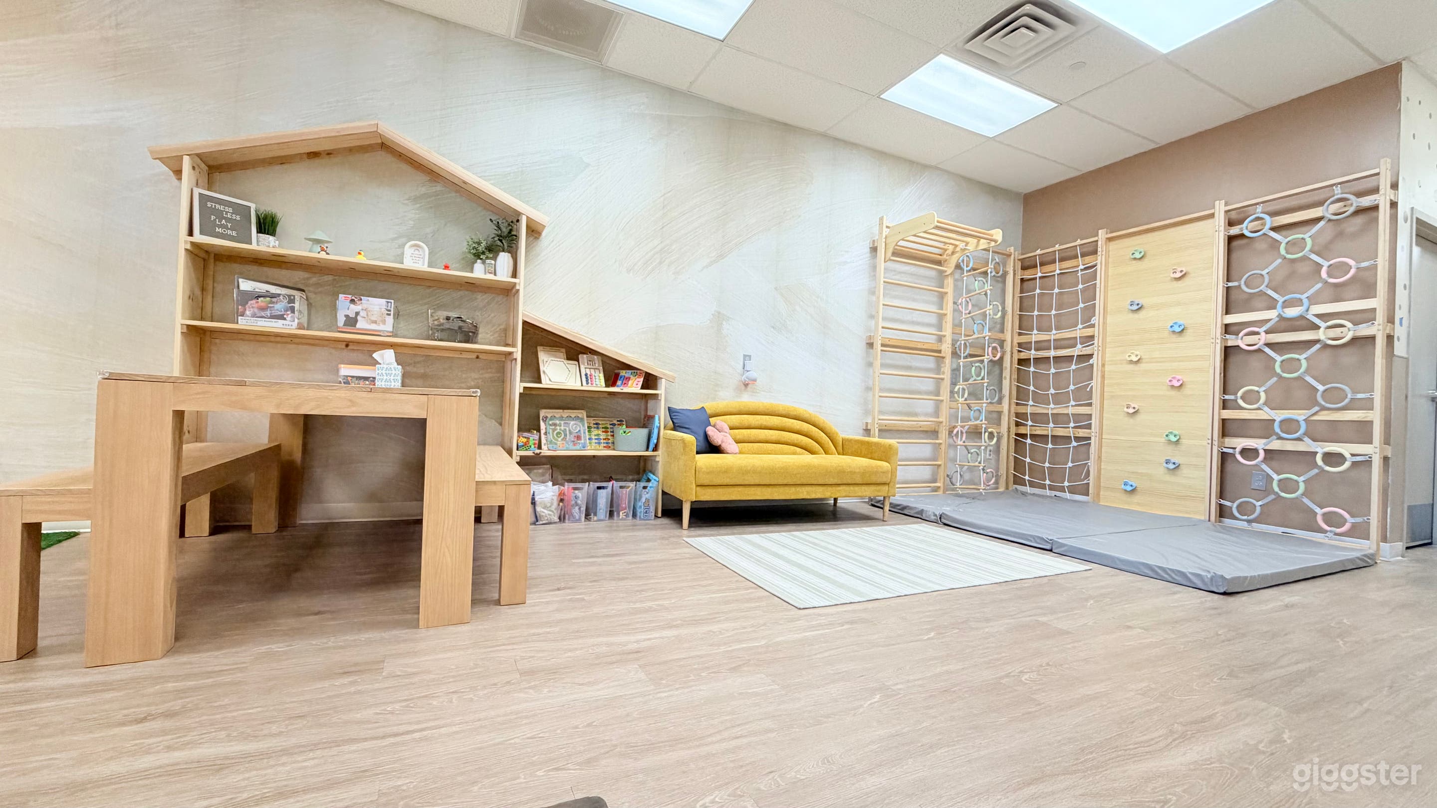 Bright Modern Play Lounge for Parties & Photoshoots Photo 2