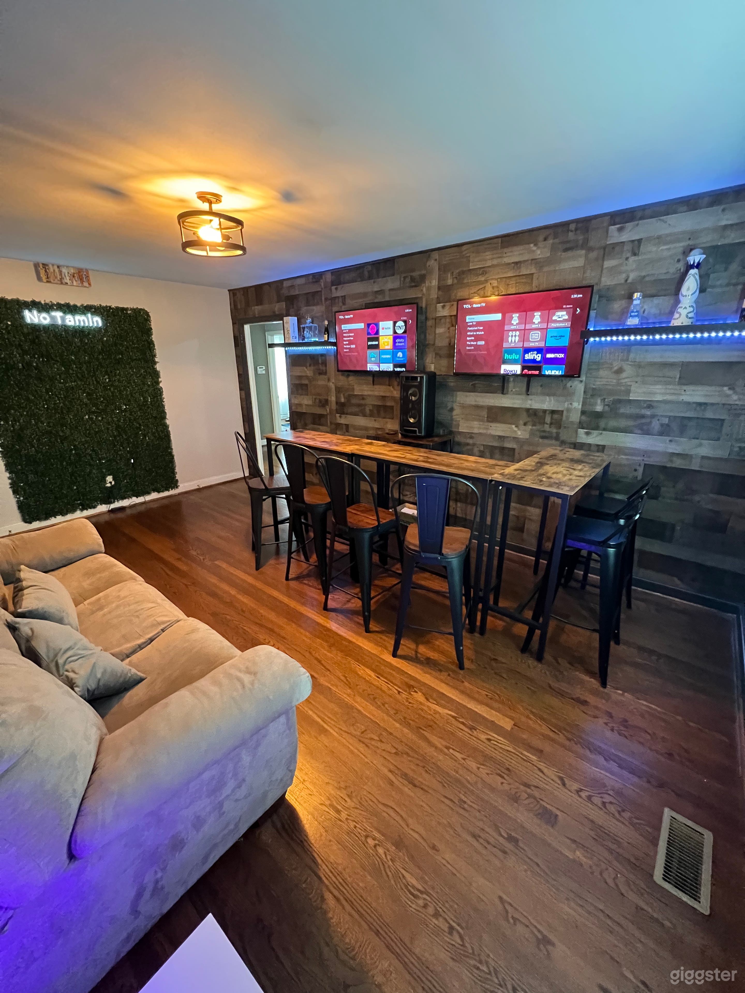 Bar area seats six people 
2 Flat Tvs