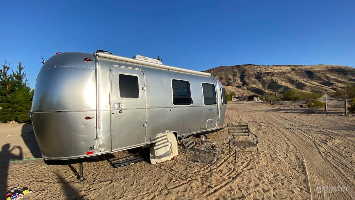 Modern Airstream on 12 acres in Yuca Valley Photo 2