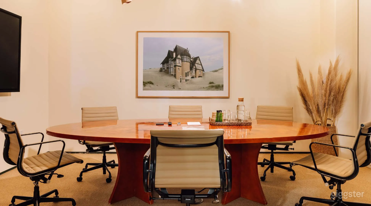 Conference Room for 8 Guests Photo 2