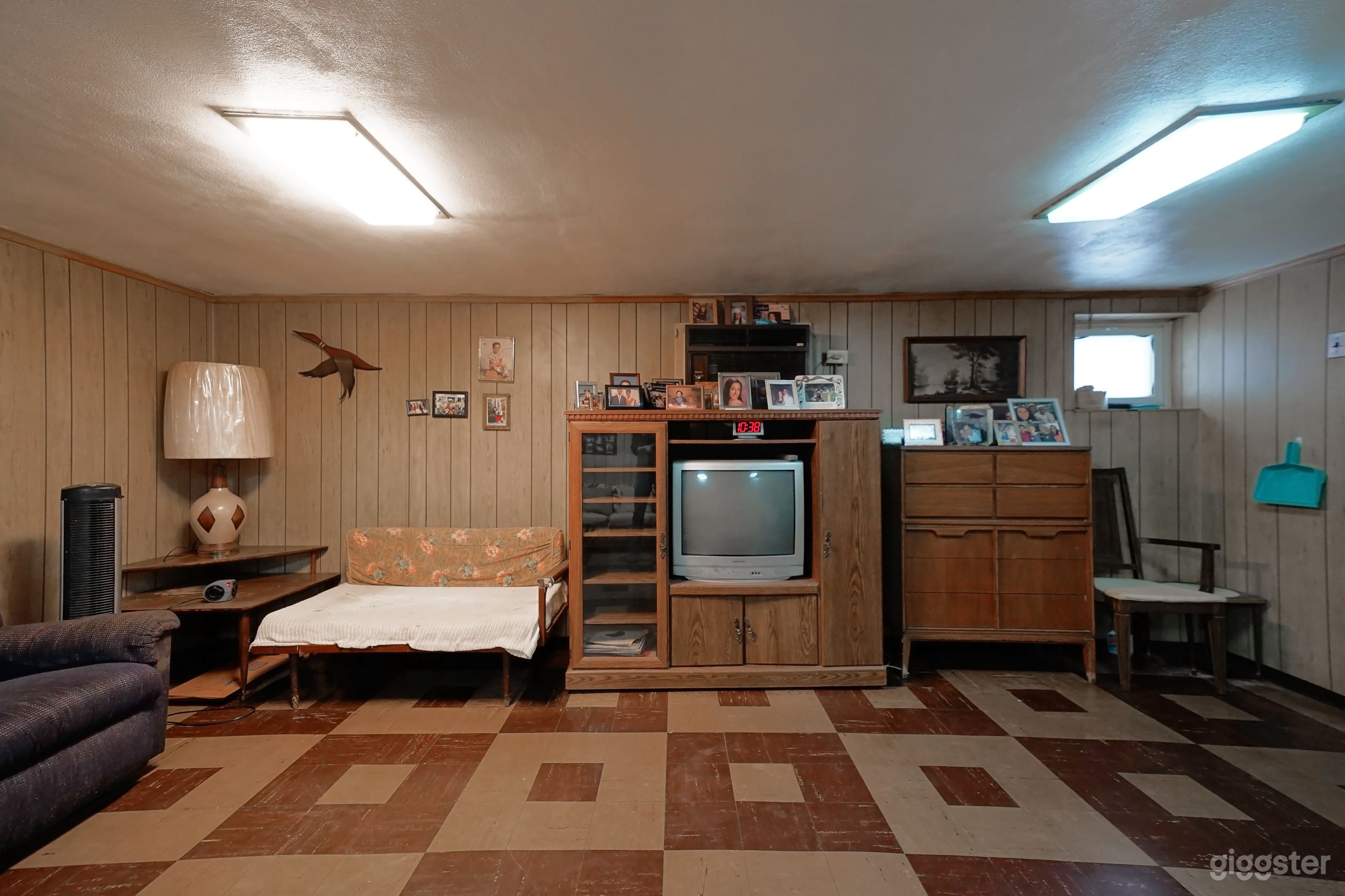 Vintage 70's Wallpaper House Photo 3