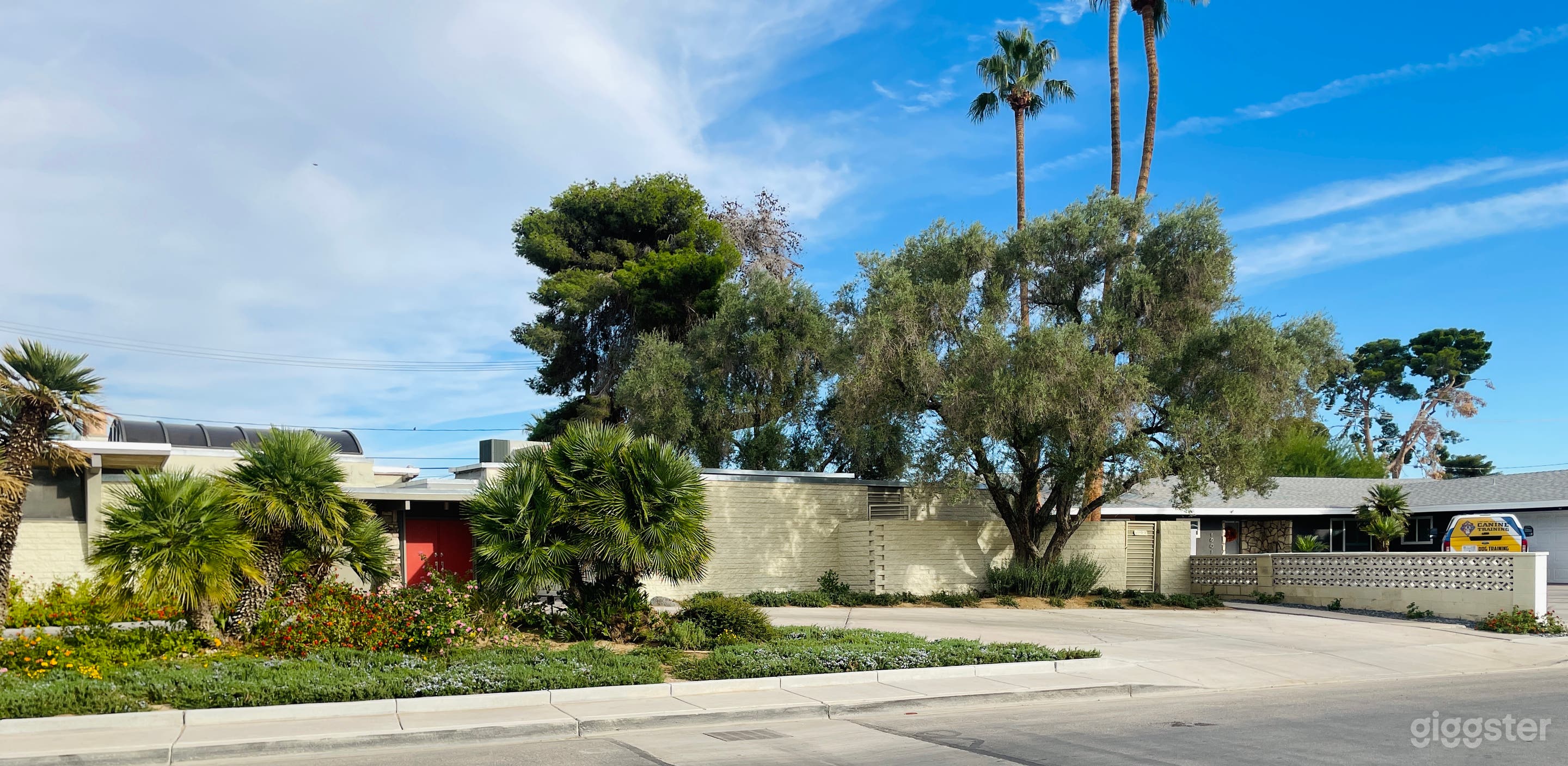 Historic Mid Mod Vegas - 1964 custom home, Rat Pack style Photo 4