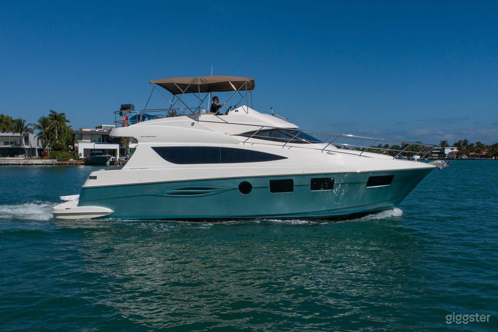 Sophisticated 55' Silverton  Photo 2