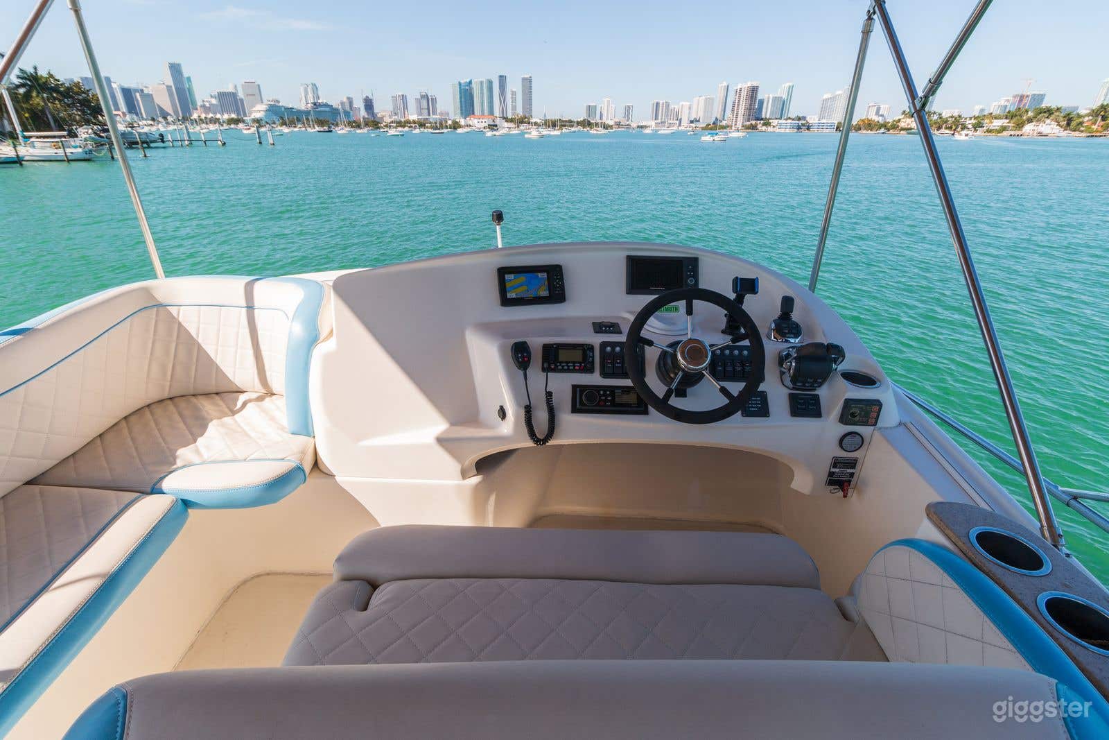 Sophisticated 55' Silverton  Photo 3