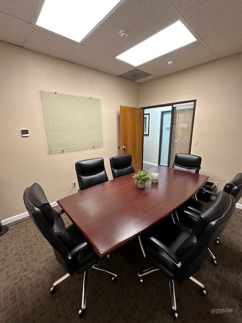  The Cove, 6-Person Conference Room 