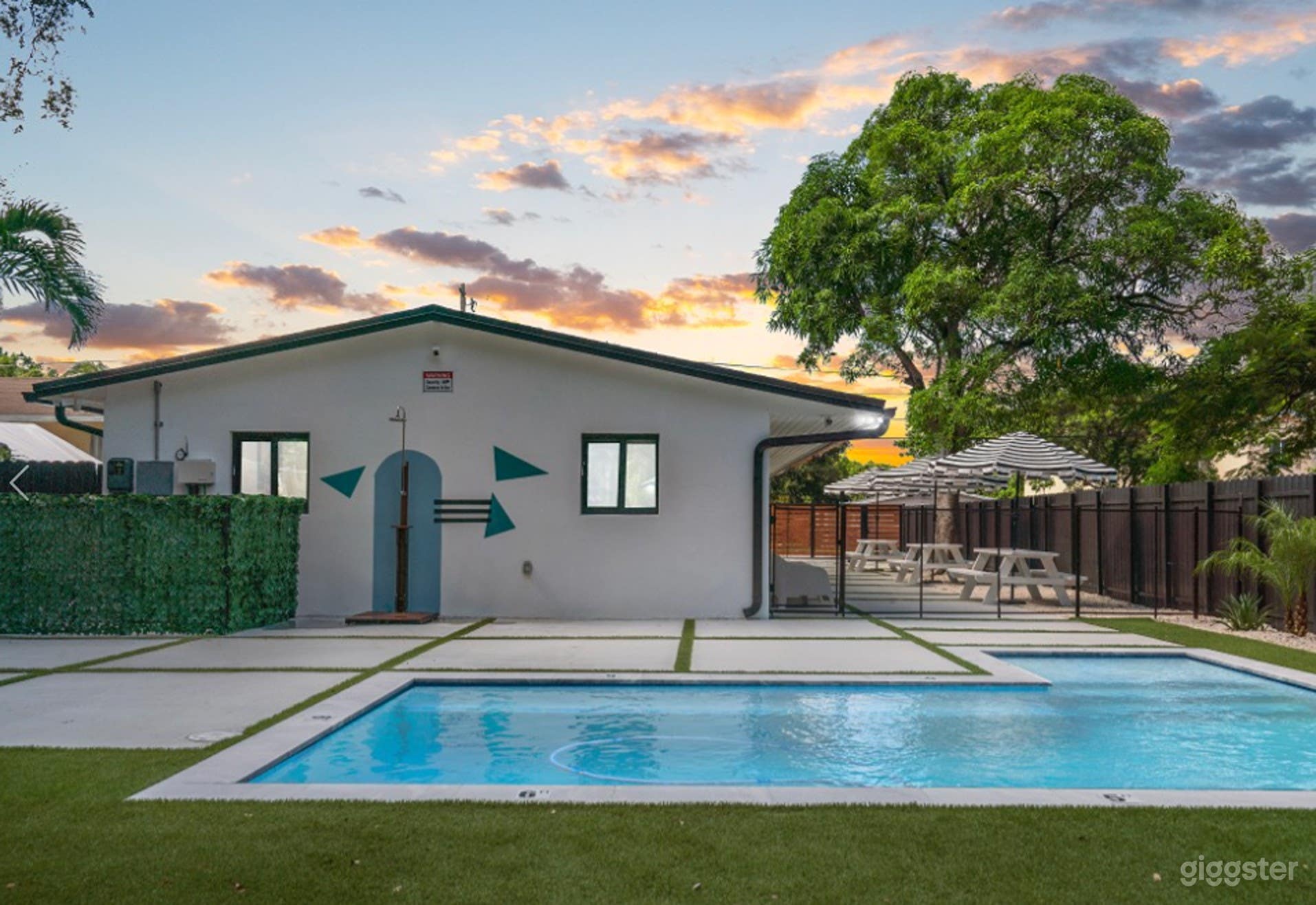 Saltwater Pool with Sun Loungers & Outdoor Shower Photo 3