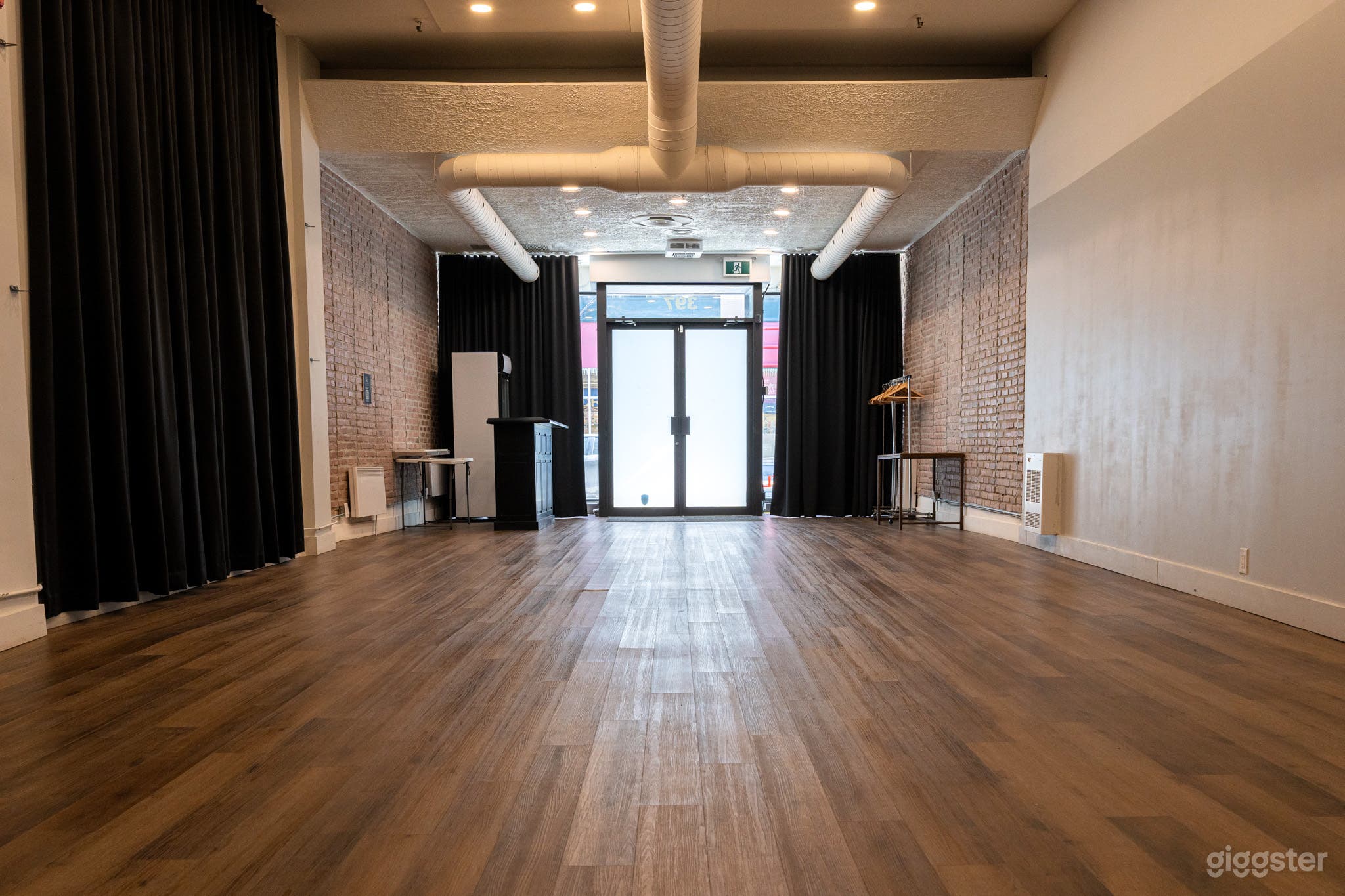 Ste-Catherine - Beautiful Boutique Gallery Hall Photo 1