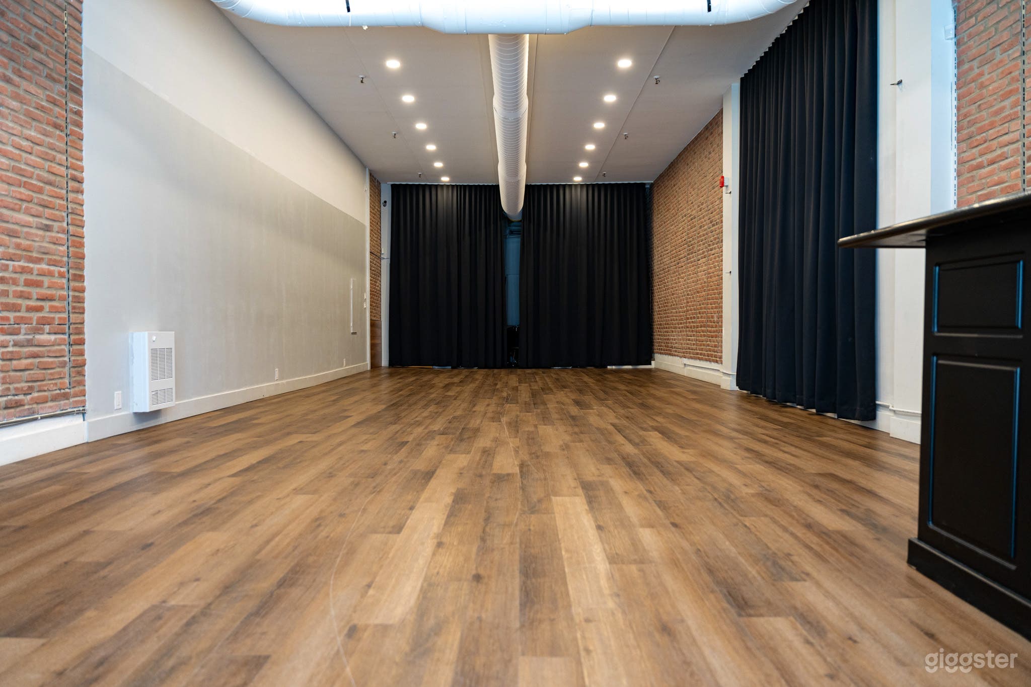 Ste-Catherine - Beautiful Boutique Gallery Hall Photo 2