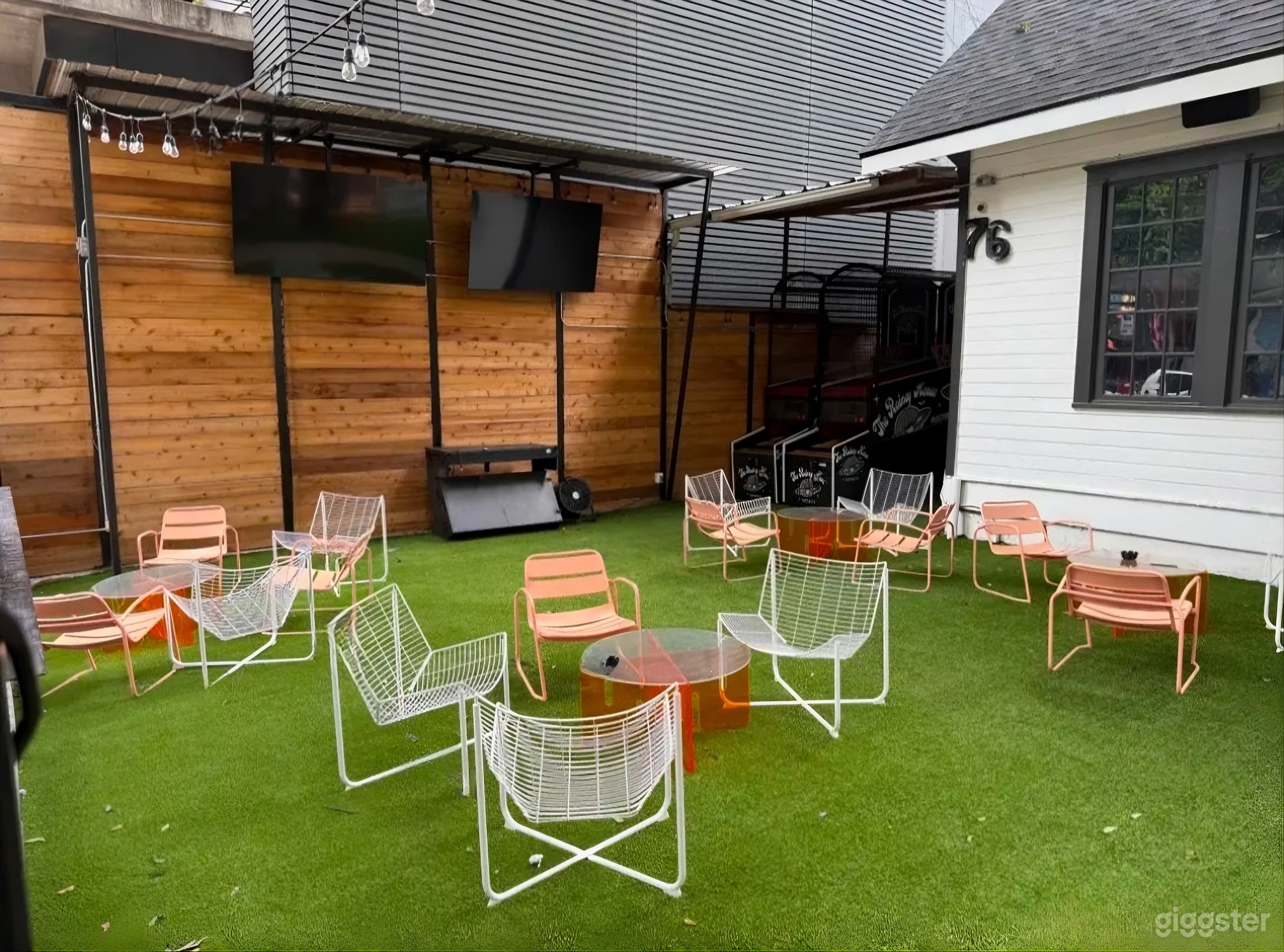 Retro Cosmic Bungalow Lounge in Downtown Austin Photo 4