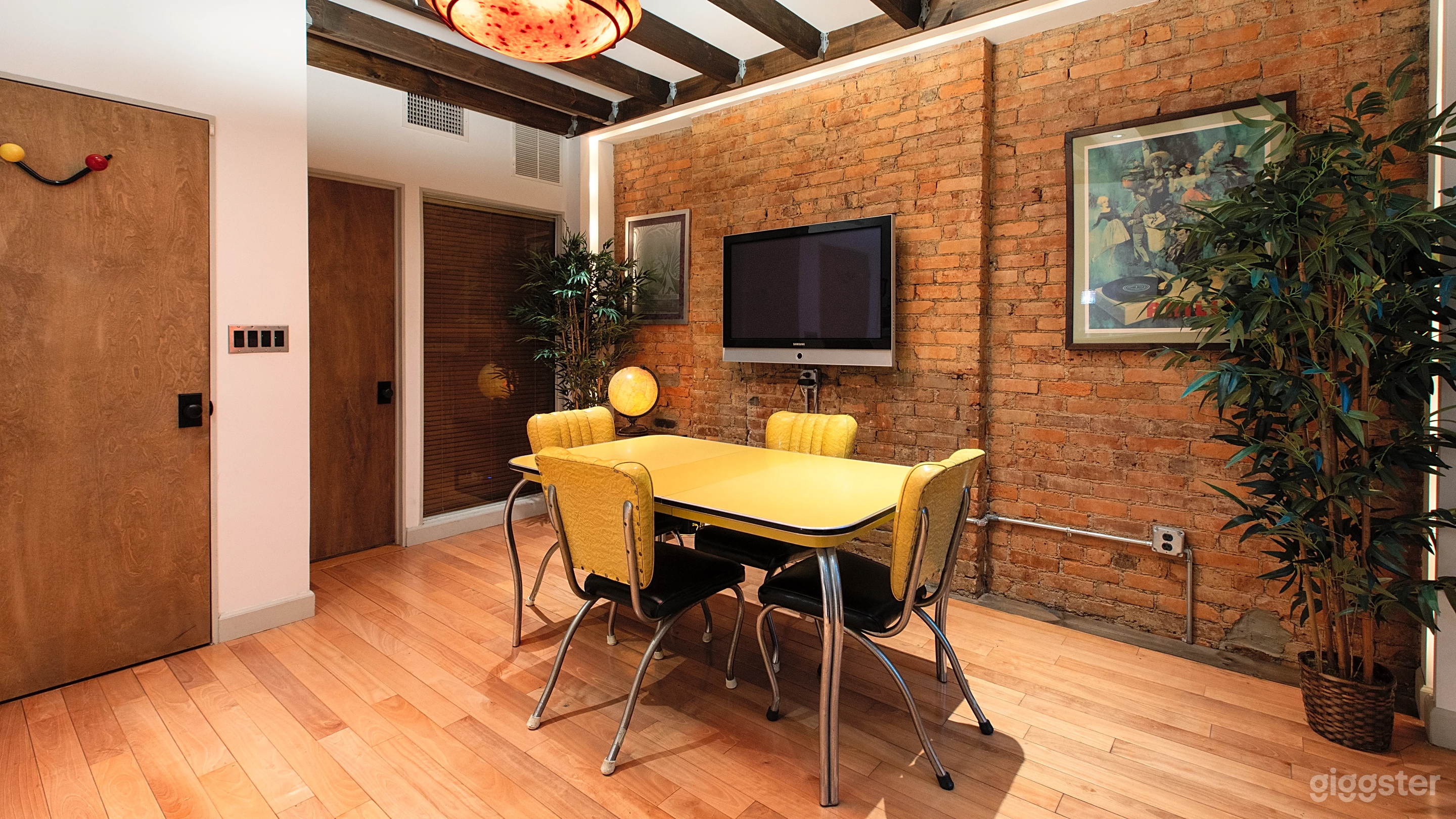 Remarkable Meeting Space Photo 1