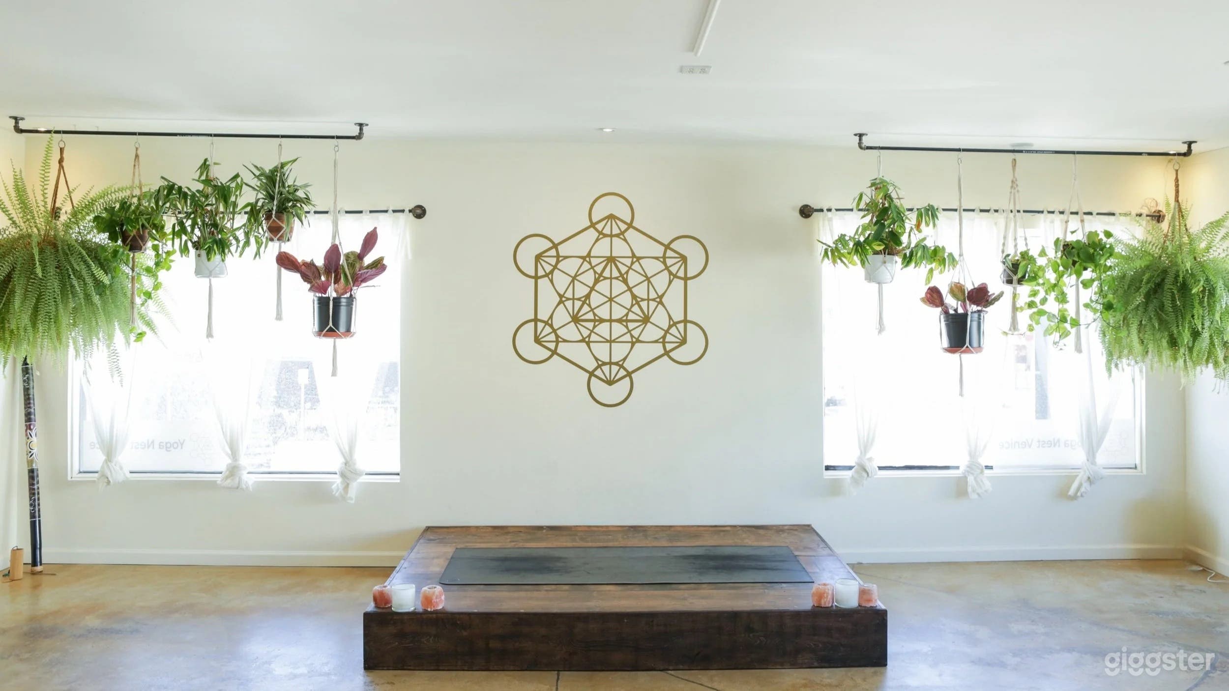 Bright Beachside Yoga Studio with Private Bathroom Photo 2