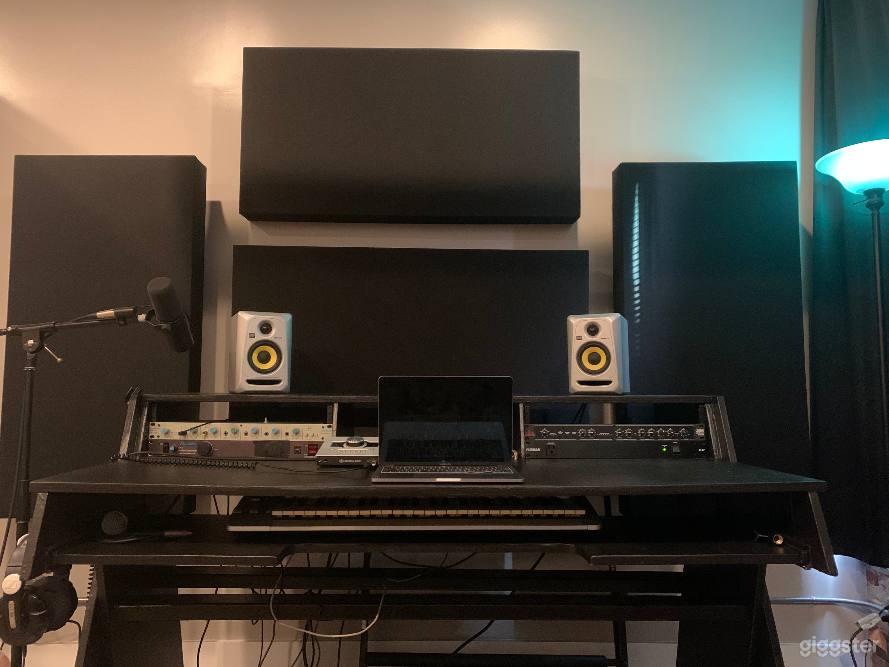 Desk with equipment, speakers and panelling