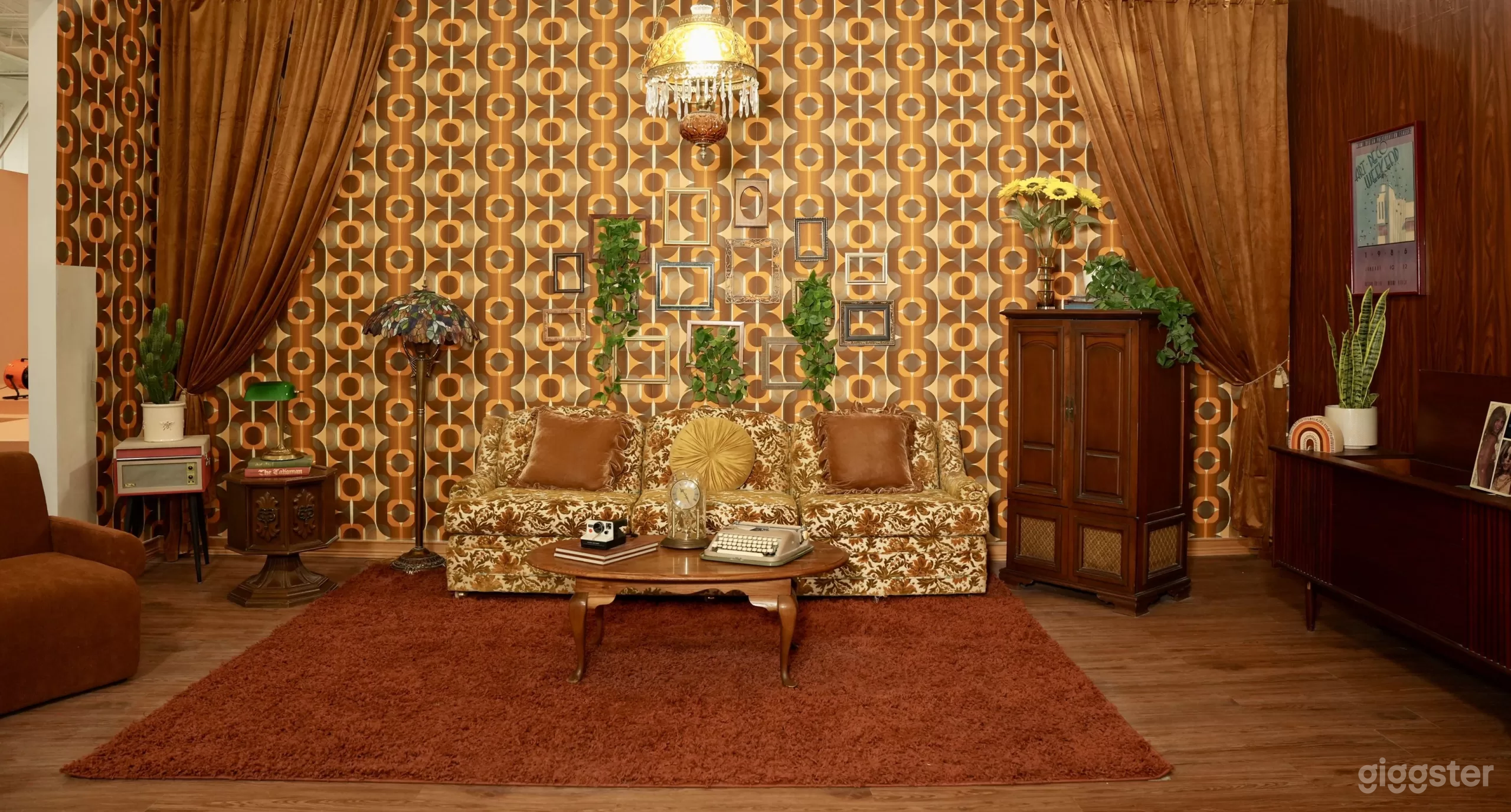 The Vintage Set Photo 1