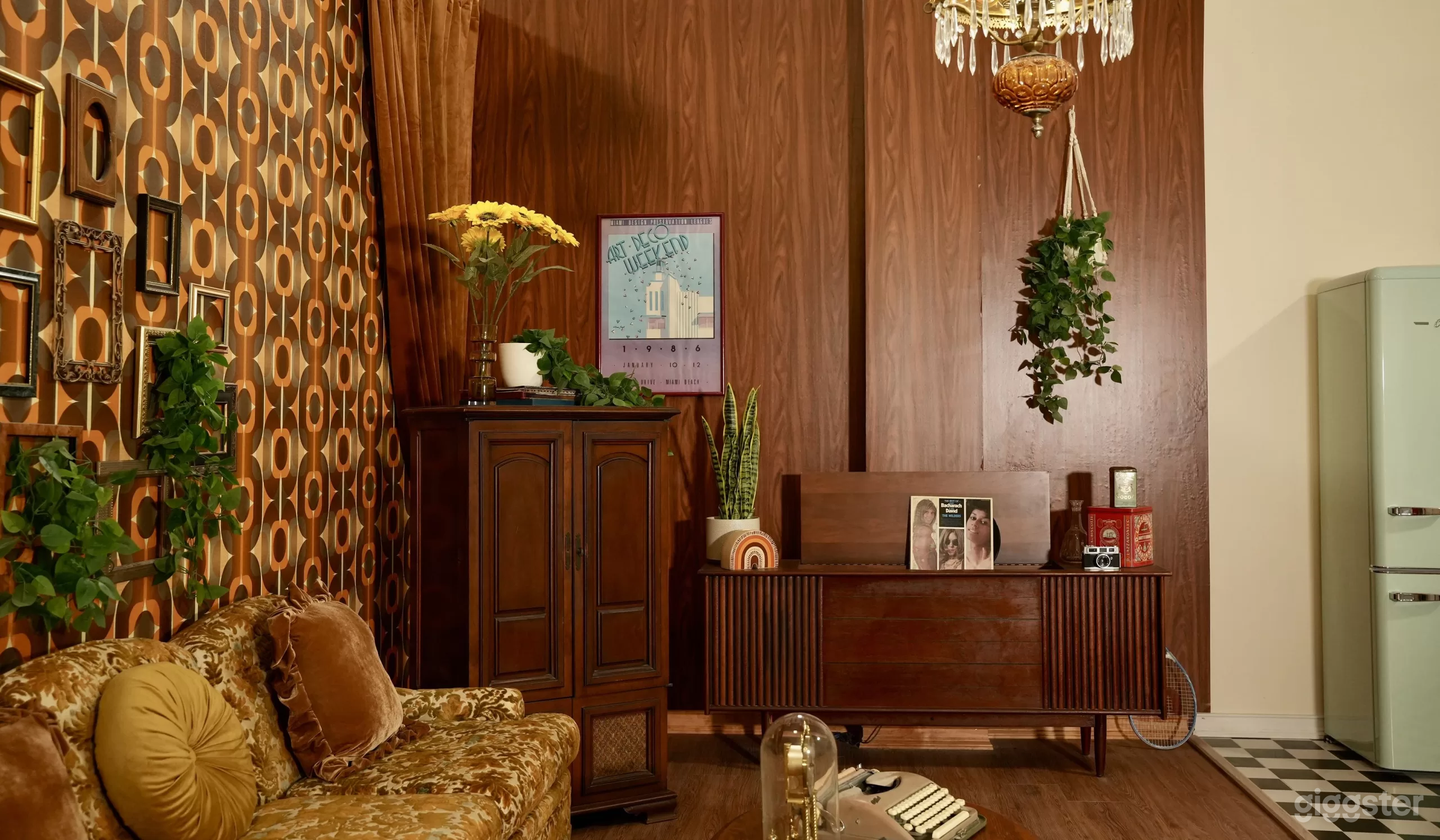 The Vintage Set Photo 2