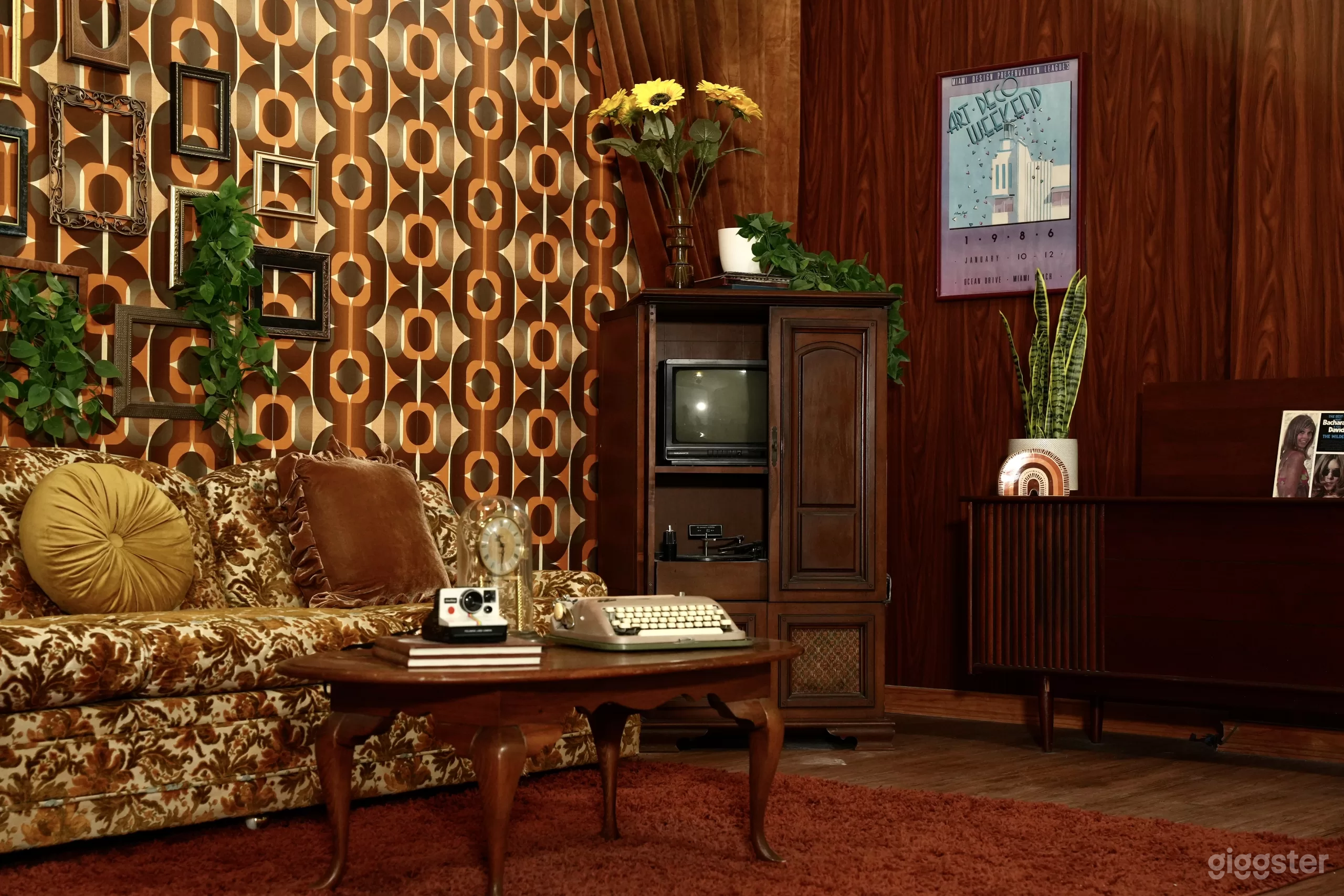 The Vintage Set Photo 3