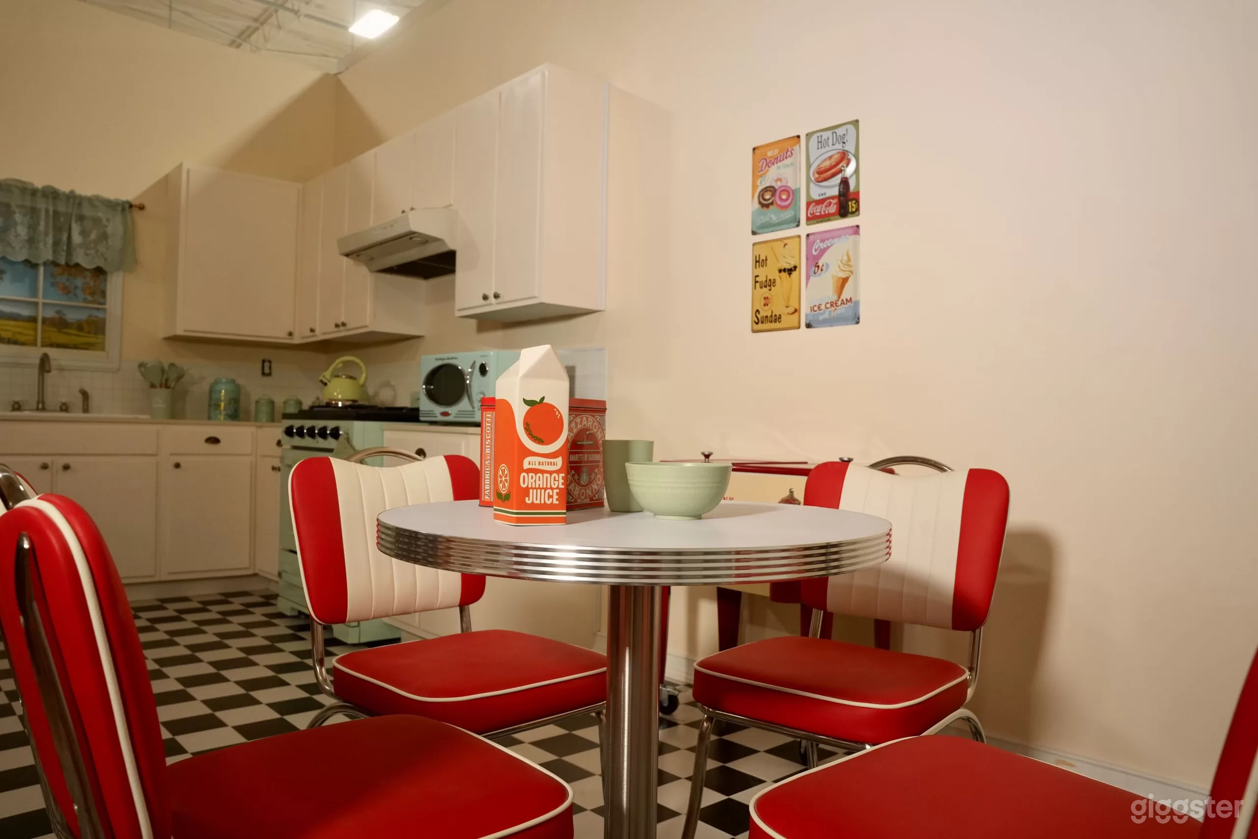 The Vintage Set Photo 4