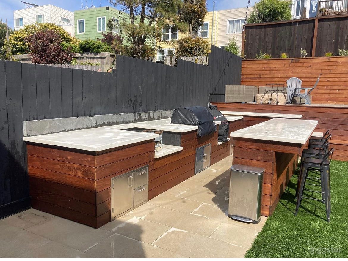 Backyard with full grill and party room Photo 4