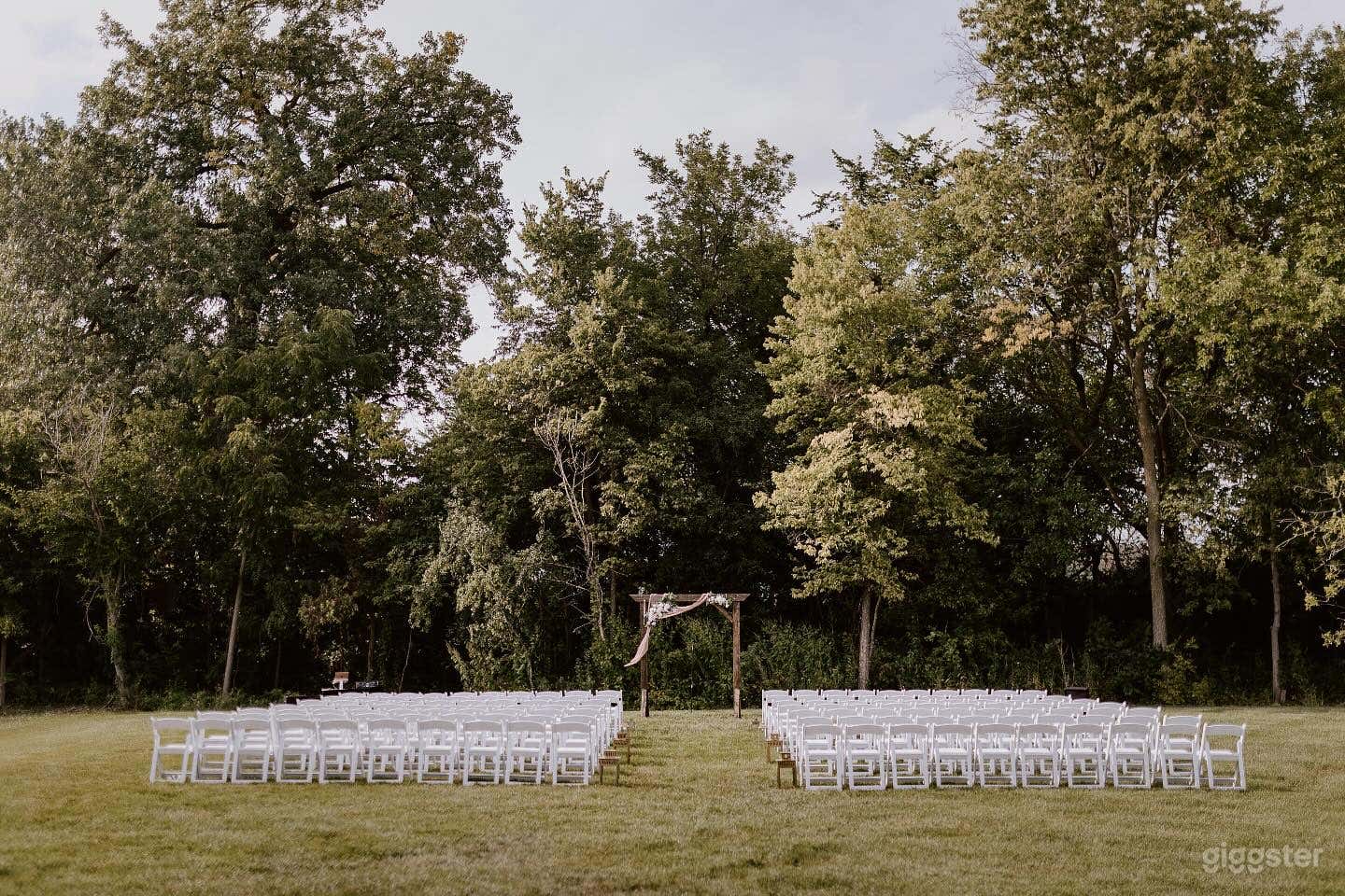 Spacious Modern Venue with Natural Light and Open Layout Photo 3