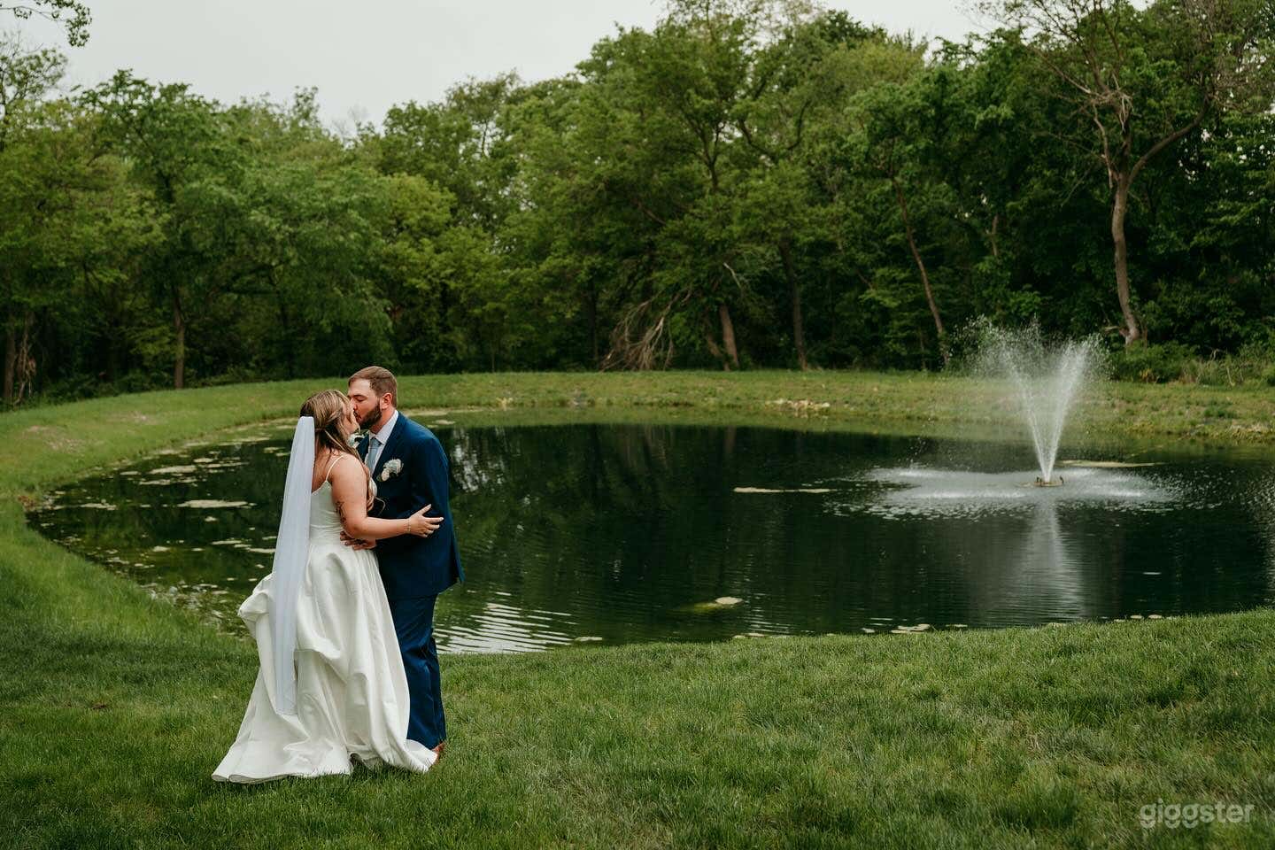 Spacious Modern Venue with Natural Light and Open Layout Photo 4