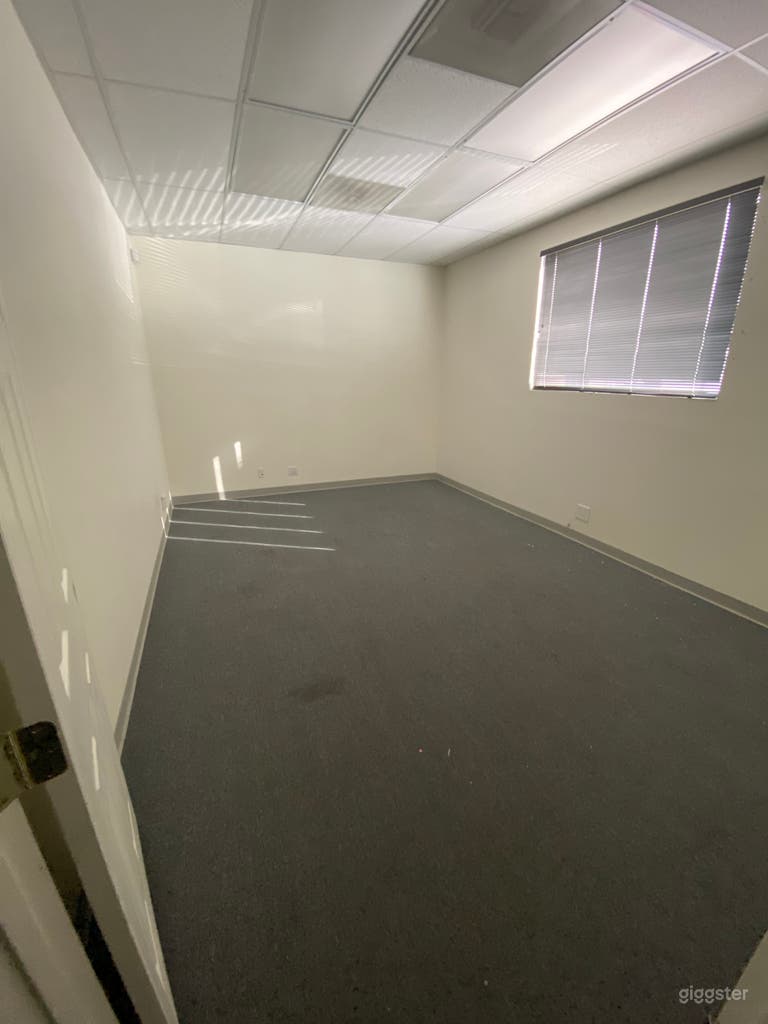  Massive Industrial Warehouse Film/Photo/Parking 