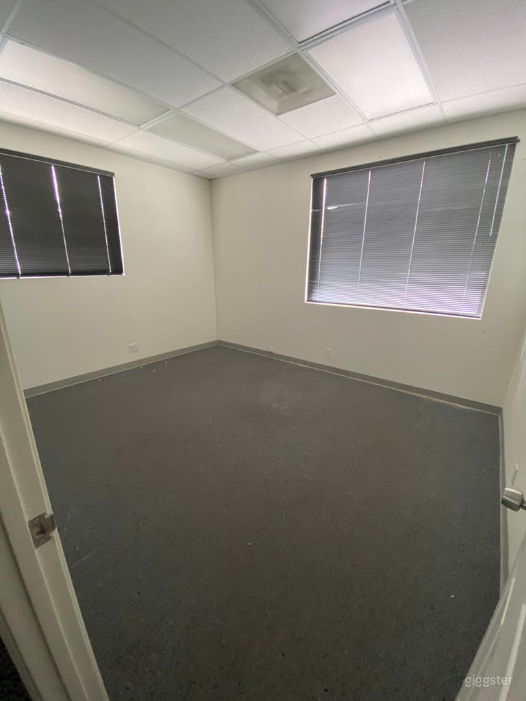  Massive Industrial Warehouse Film/Photo/Parking 