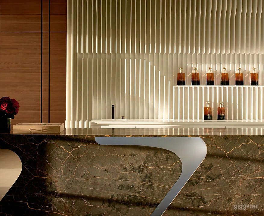 Extraordinary Home in Modern Luxury Setting  Photo 2