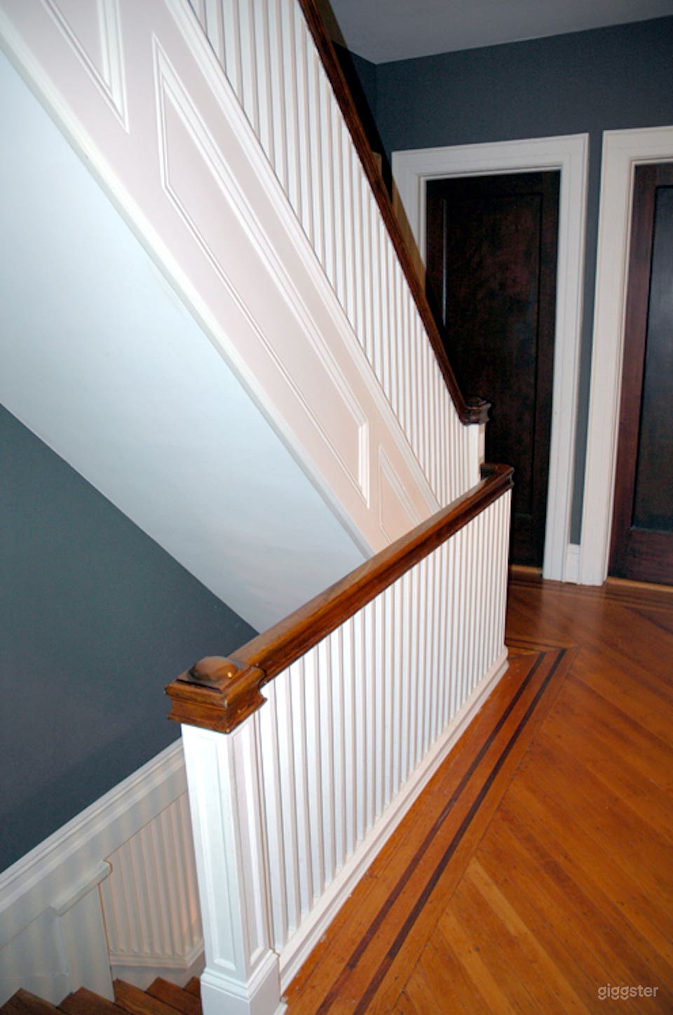 Spacious Colorful Classic Modern Brooklyn Home  Photo 2