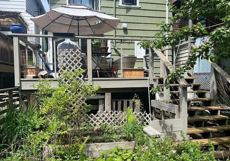  Charming Secluded Backyard 