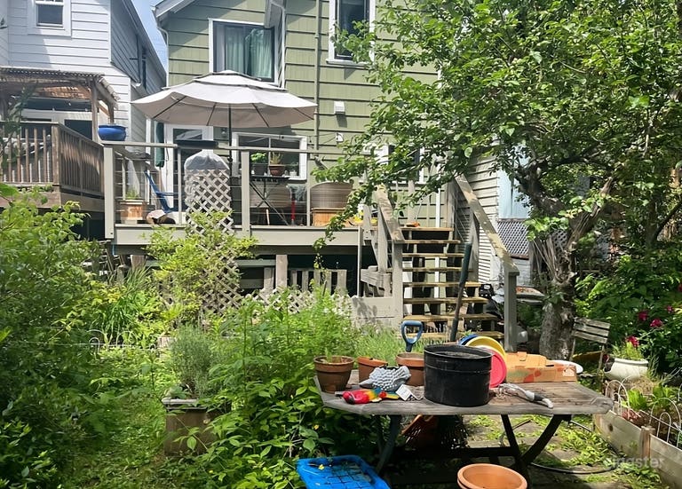  Charming Secluded Backyard 