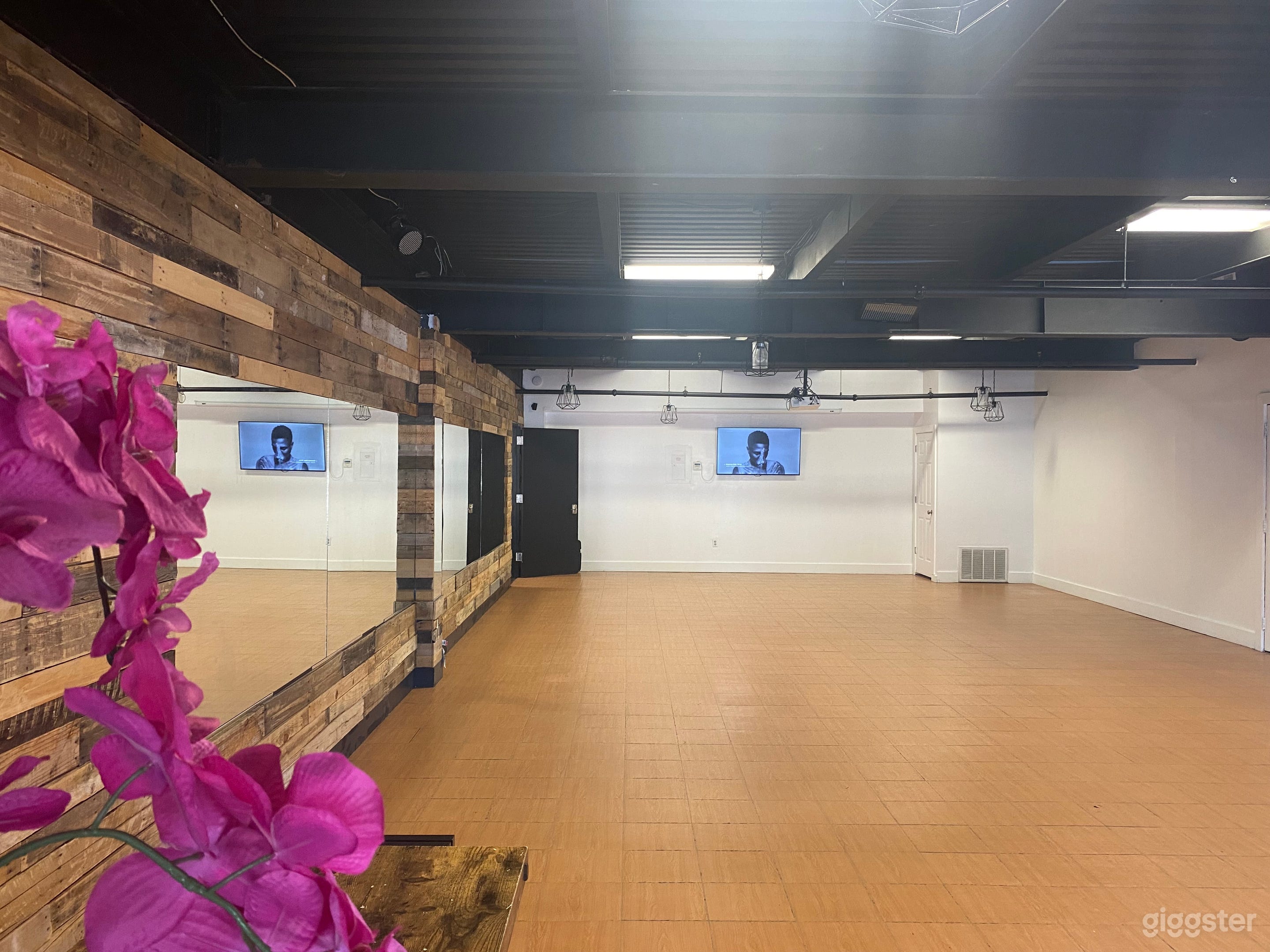 Gallery Events Studio Photo 3