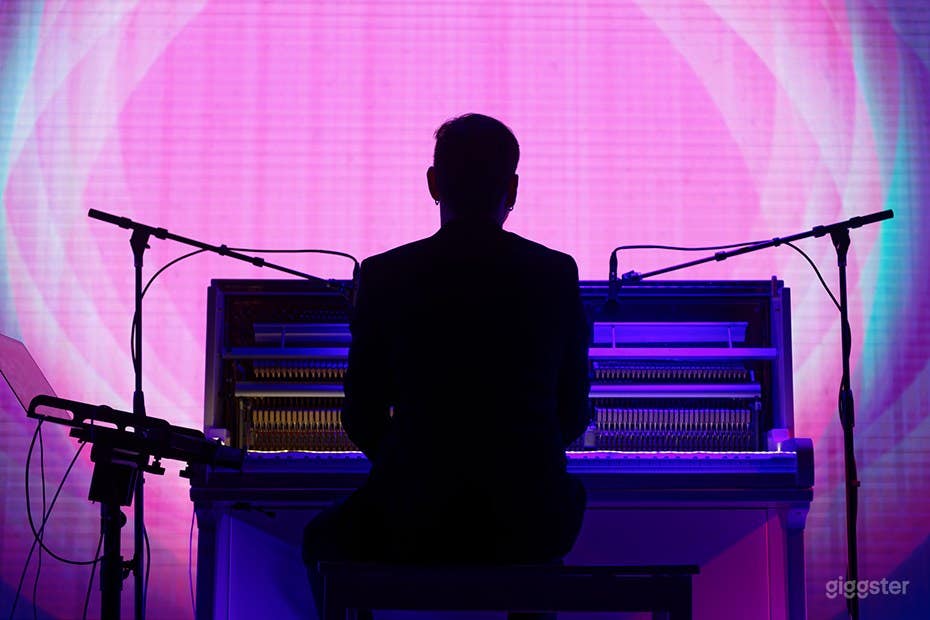 Large Room w/ Industrial Architecture Aesthetic Photo 2