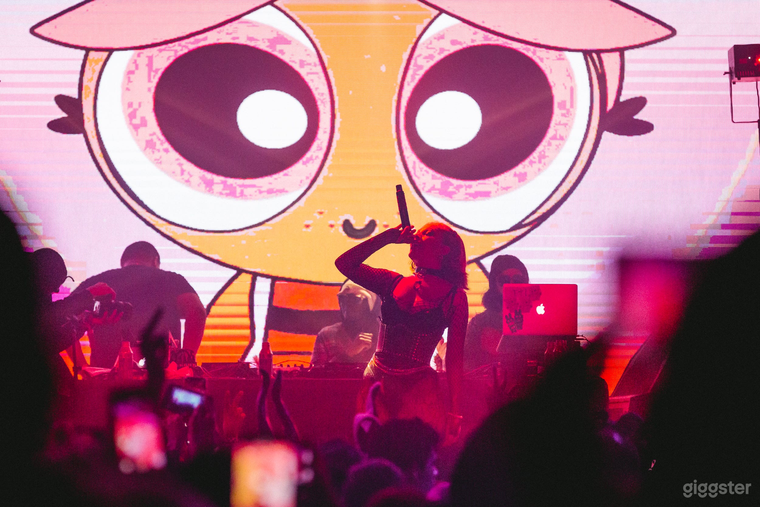 Large Room w/ Industrial Architecture Aesthetic Photo 3