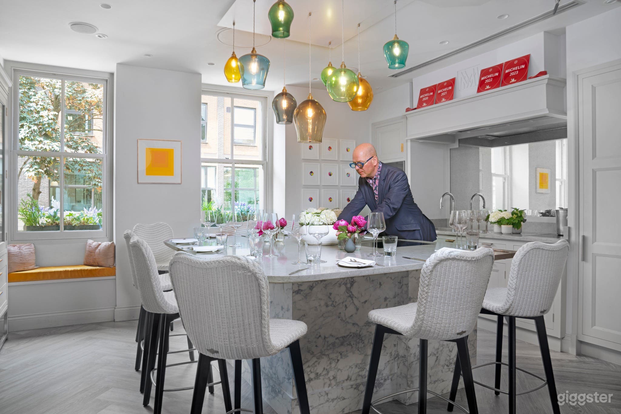 Glamorous Kitchen Room for Functions Photo 3