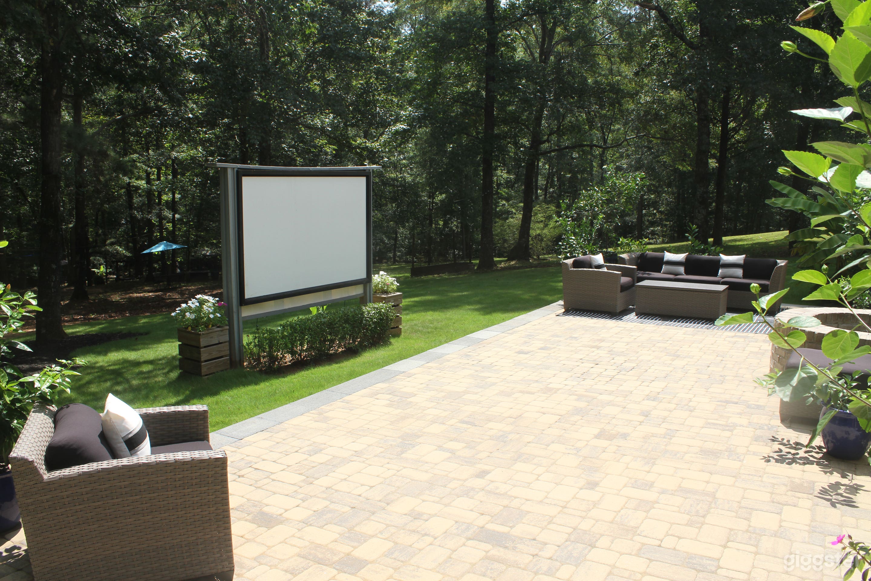  Secluded Manor w/ private scenic waterfront park  Photo 1