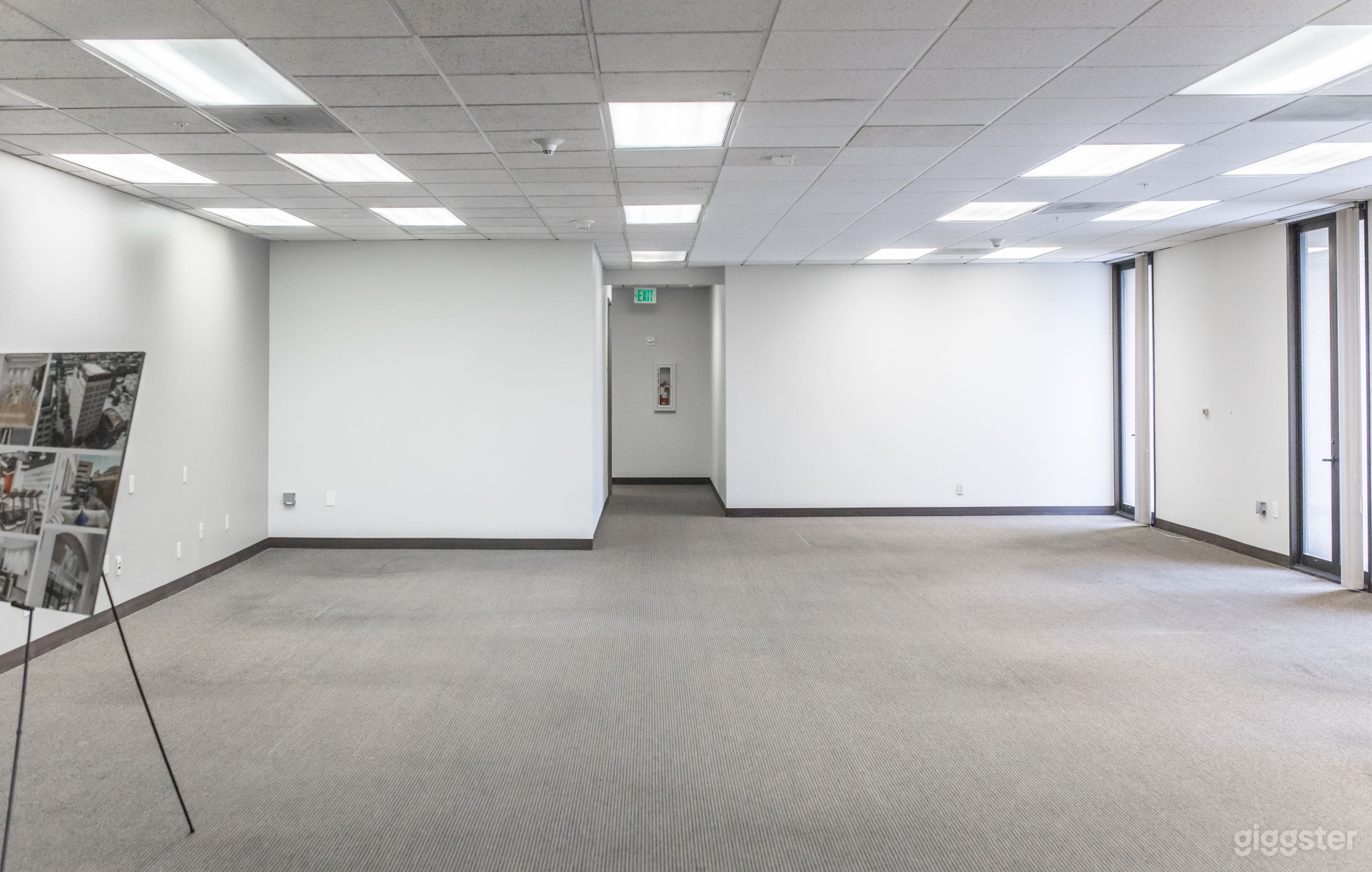 The Terrace Lobby with Vacant Suites Photo 3