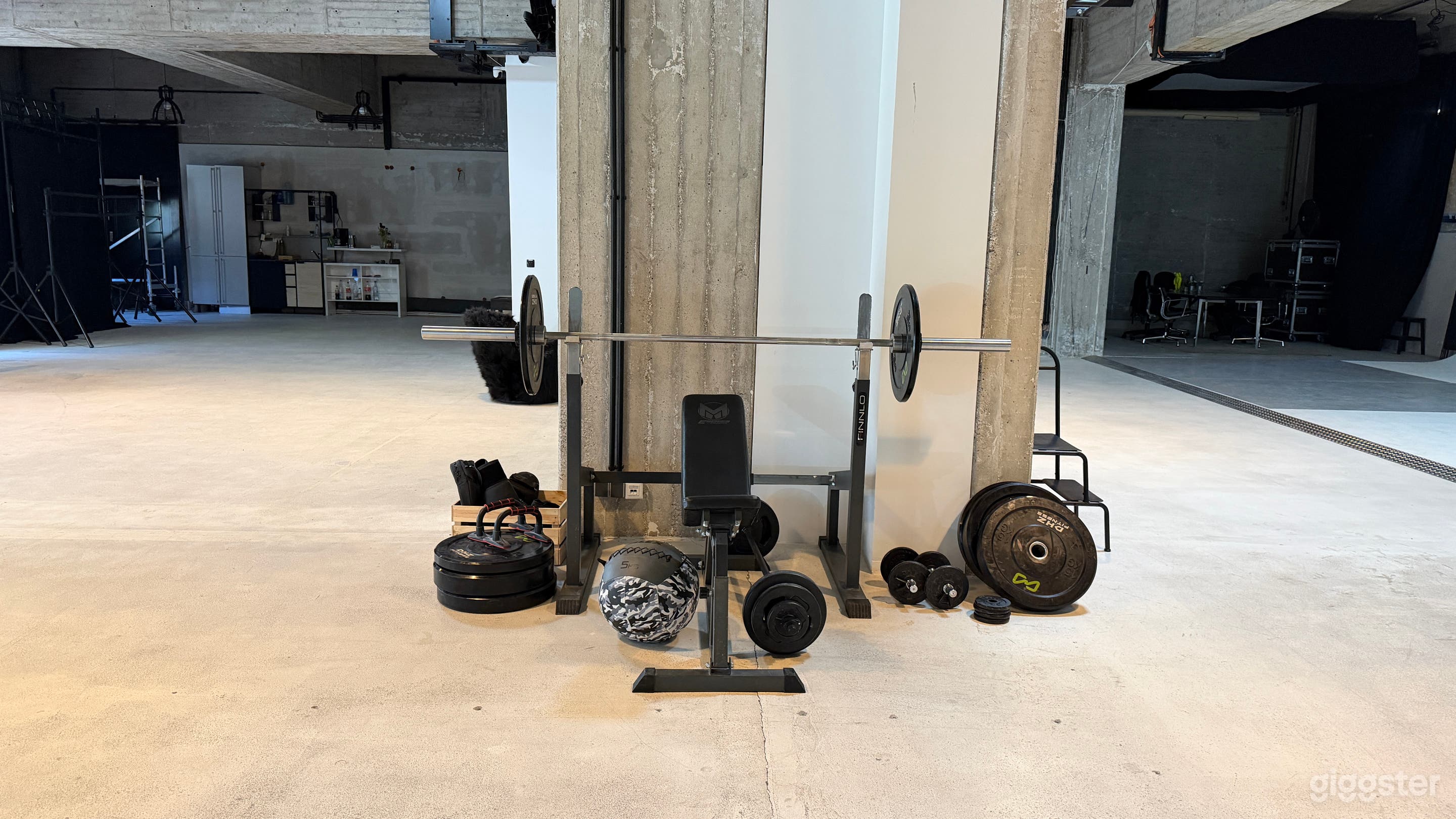 Sport- & Fitness-Set (Beton/Beton-Loft) in Berlin-Charlottenburg Foto 4