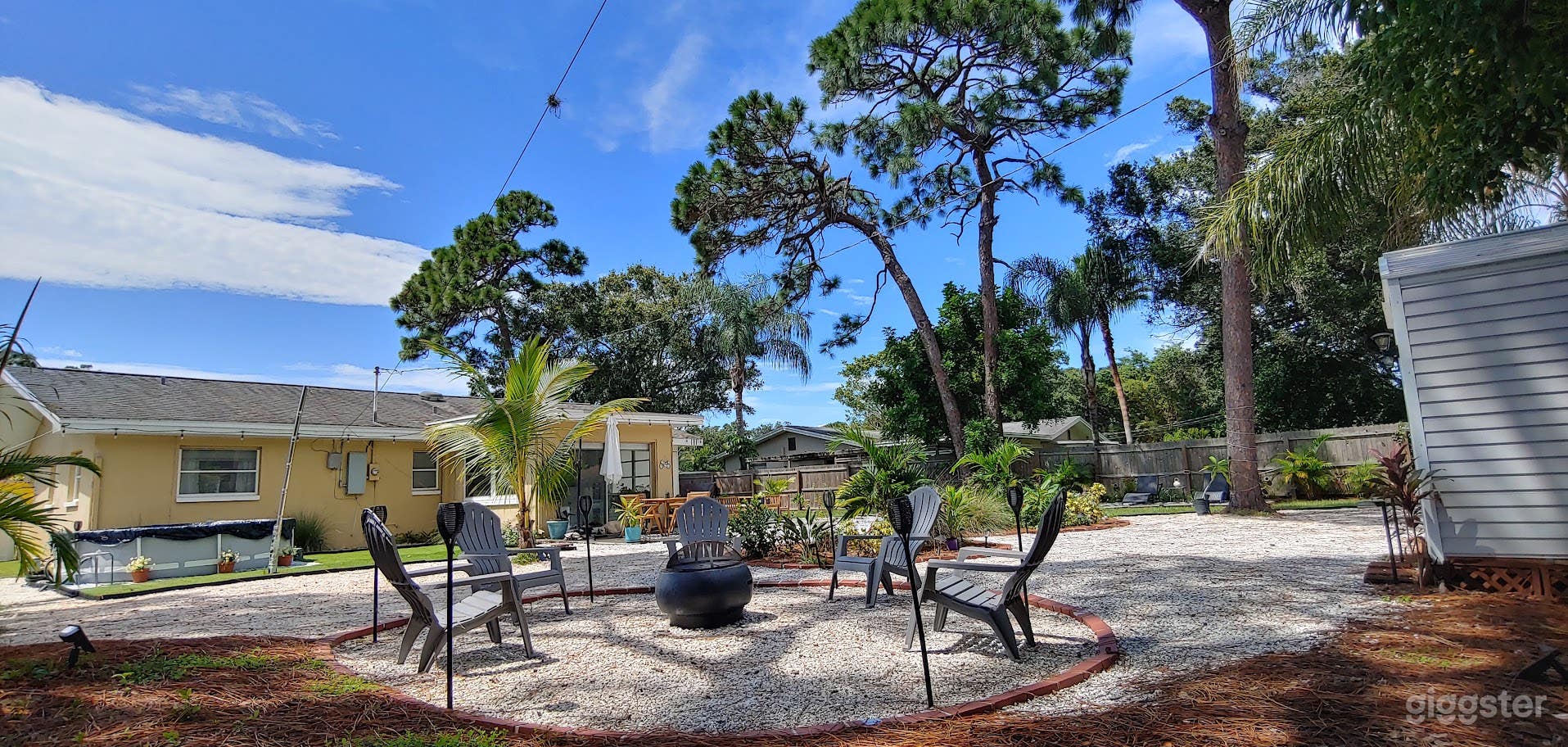 Spacious Backyard Tropical Oasis, Near The Beach Photo 4