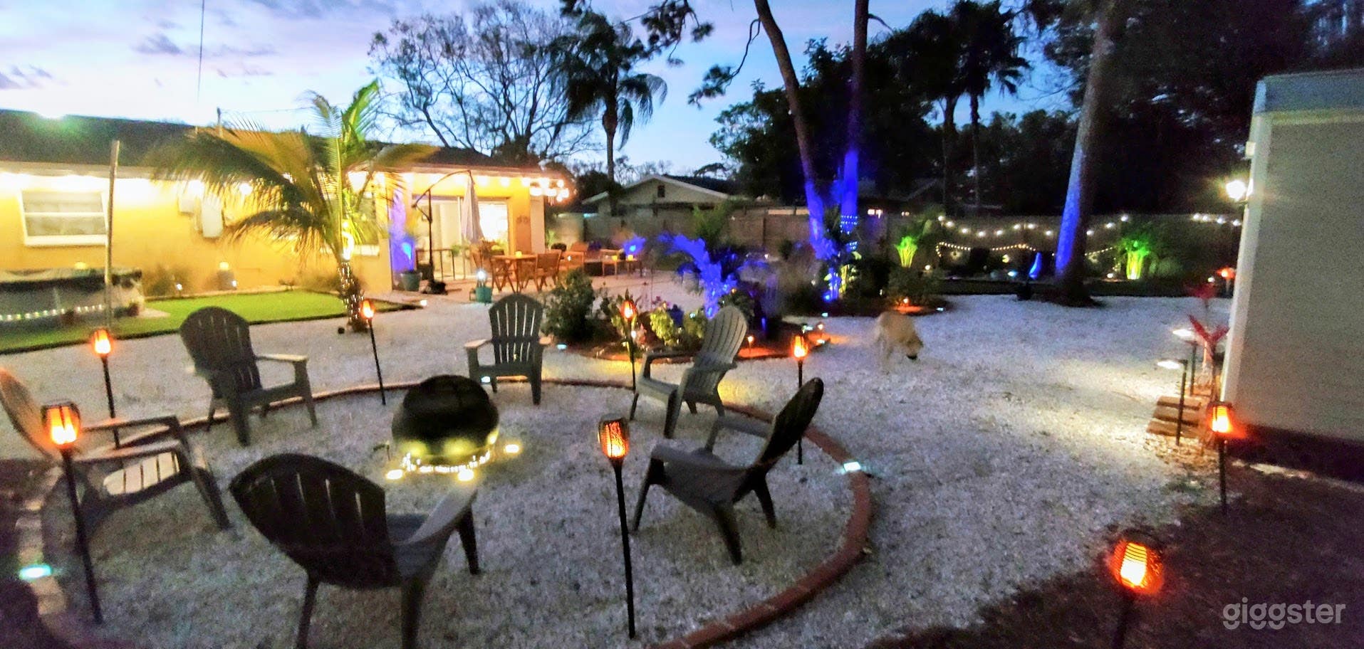 Spacious Backyard Tropical Oasis, Near The Beach Photo 1