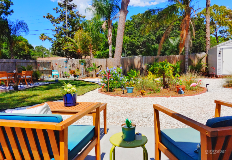 Spacious Backyard Tropical Oasis, Near The Beach Photo 3