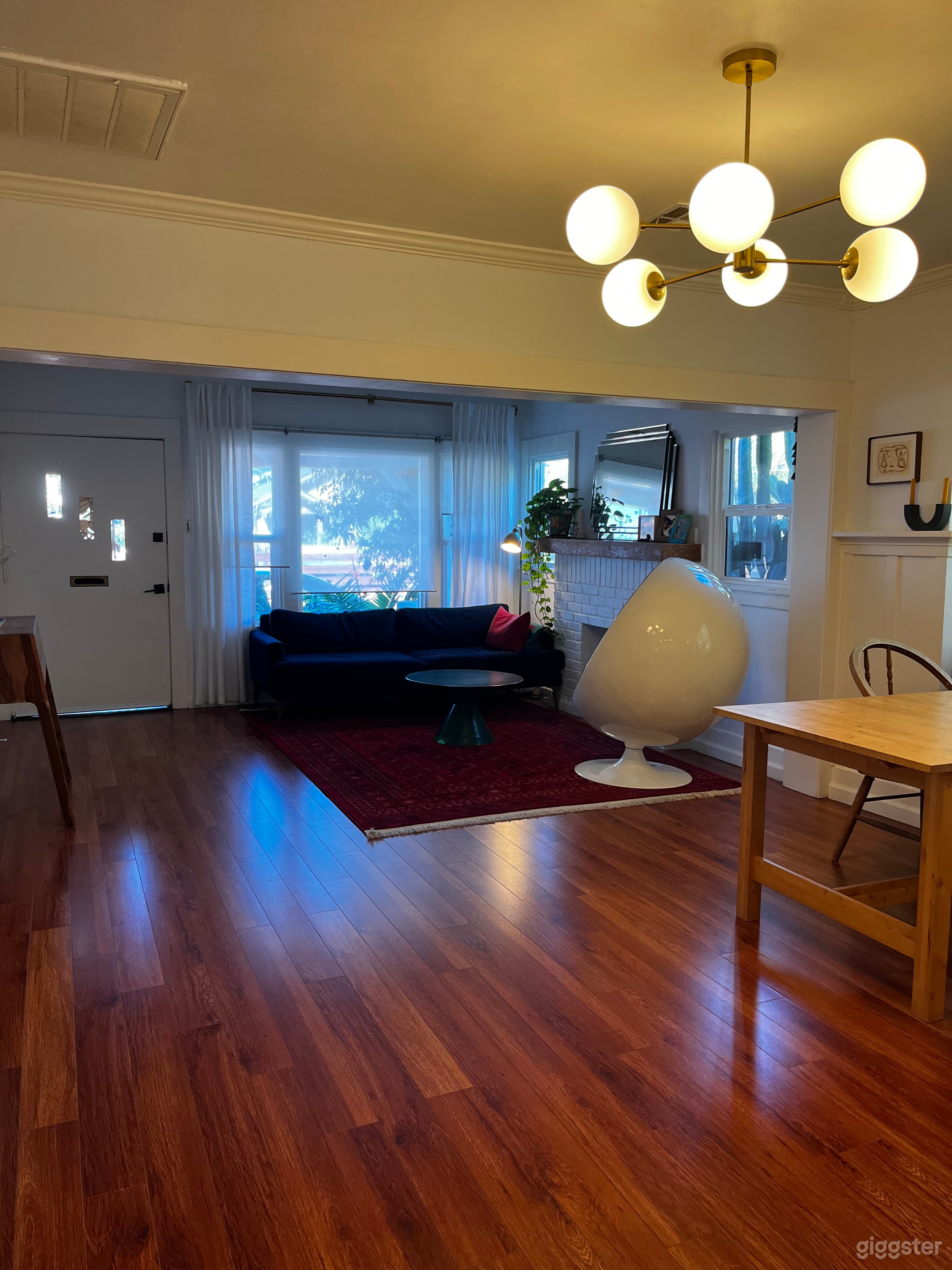 Colorful 1914 Craftsman in LA Photo 3