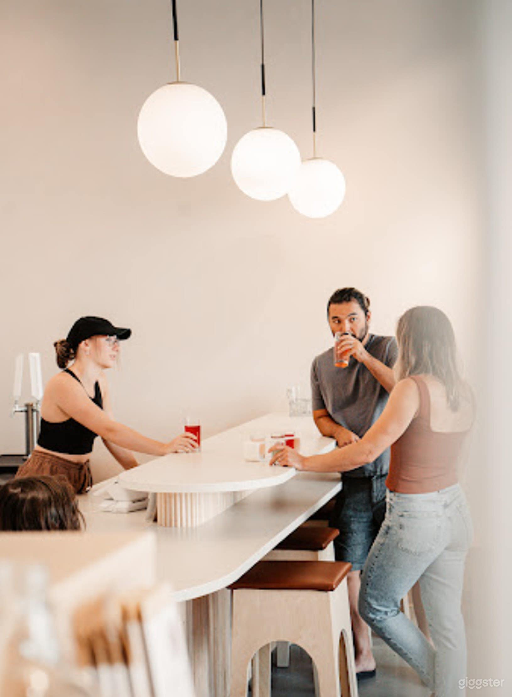 Modern Tasting Bar Photo 2